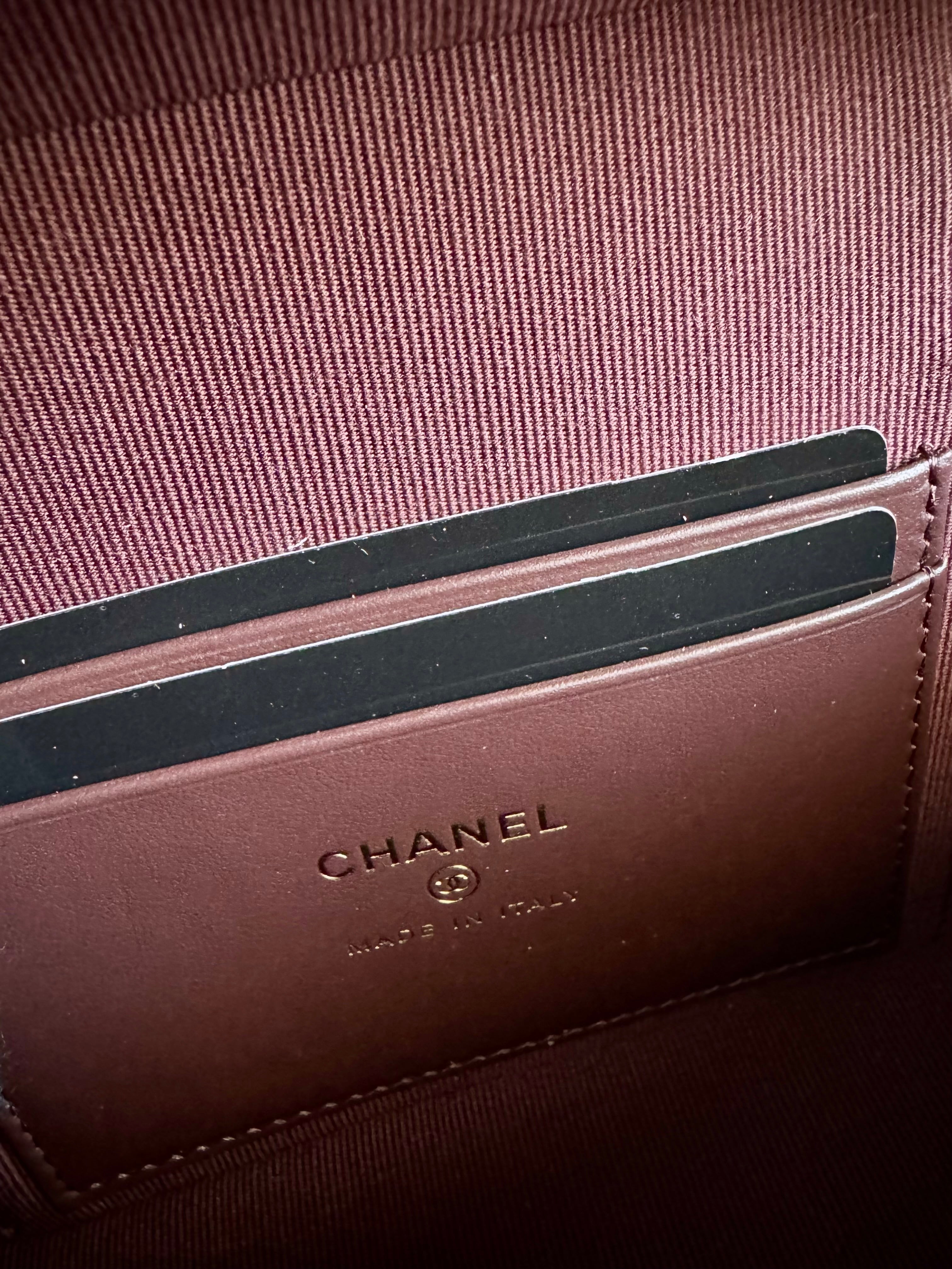 NEW Chanel Spring-Summer 2025 25P Long Chain Vanity Case L19 – Black Caviar GHW