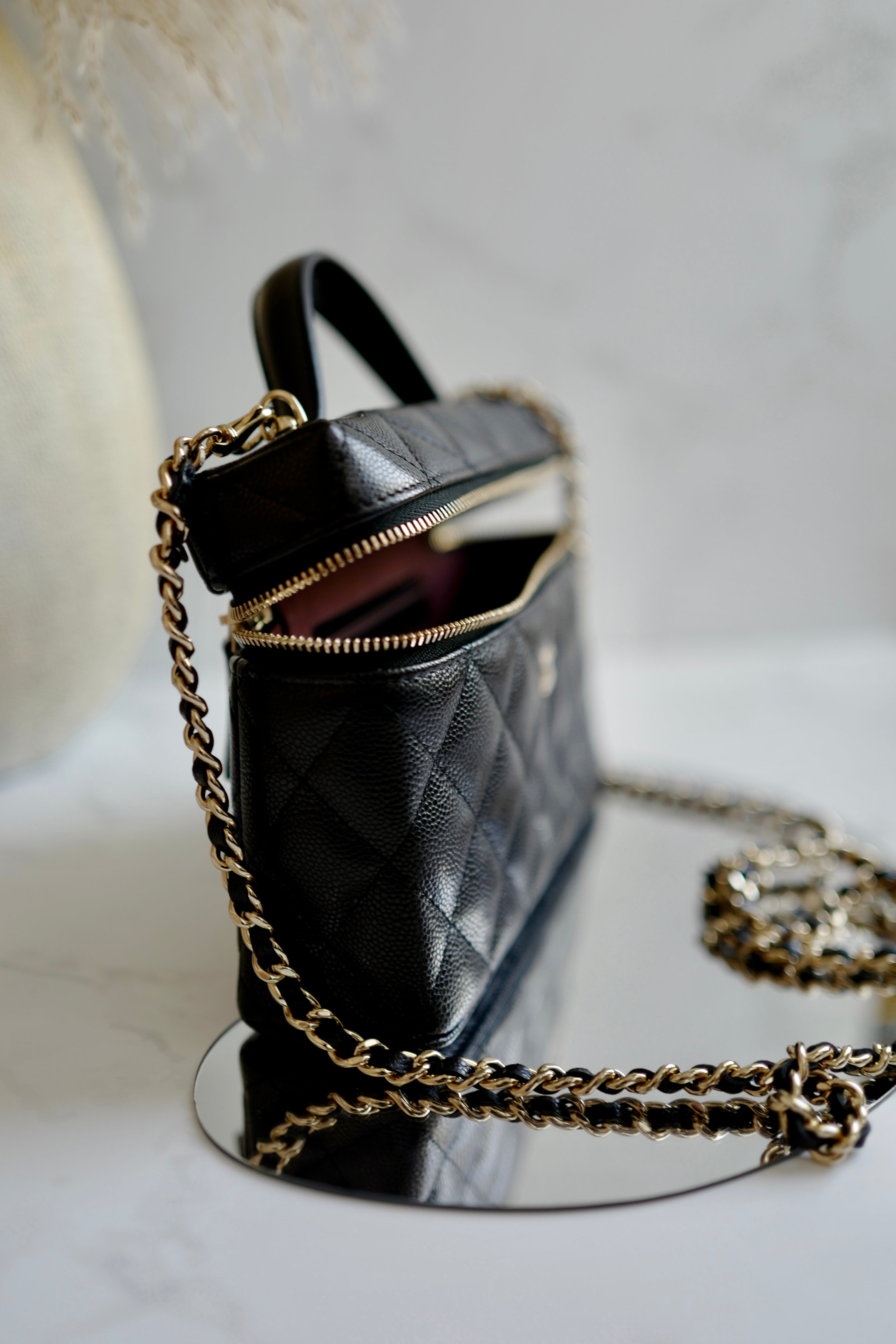 NEW Chanel Spring-Summer 2025 25P Long Chain Vanity Case L19 – Black Caviar GHW