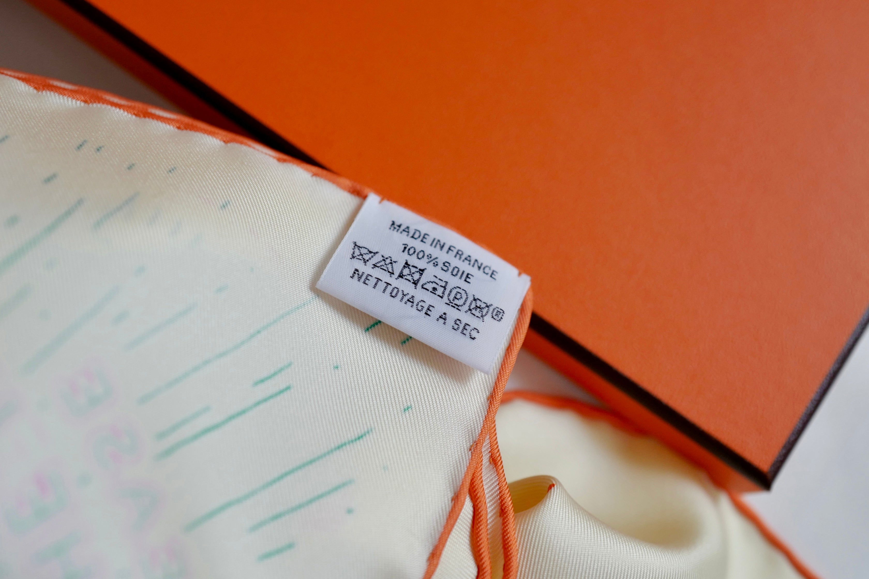 NEW Hermes Please Hold The Line Ac/Vanilla/Bleu 90 silk scarf