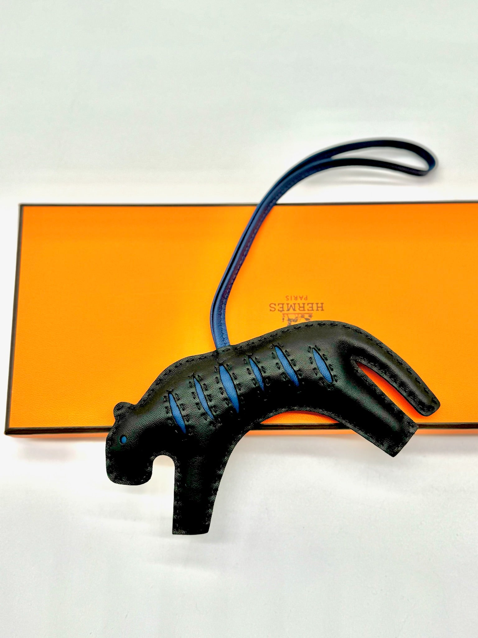 Hermes Charm Roo Roo Tiger noir/blue BNIB