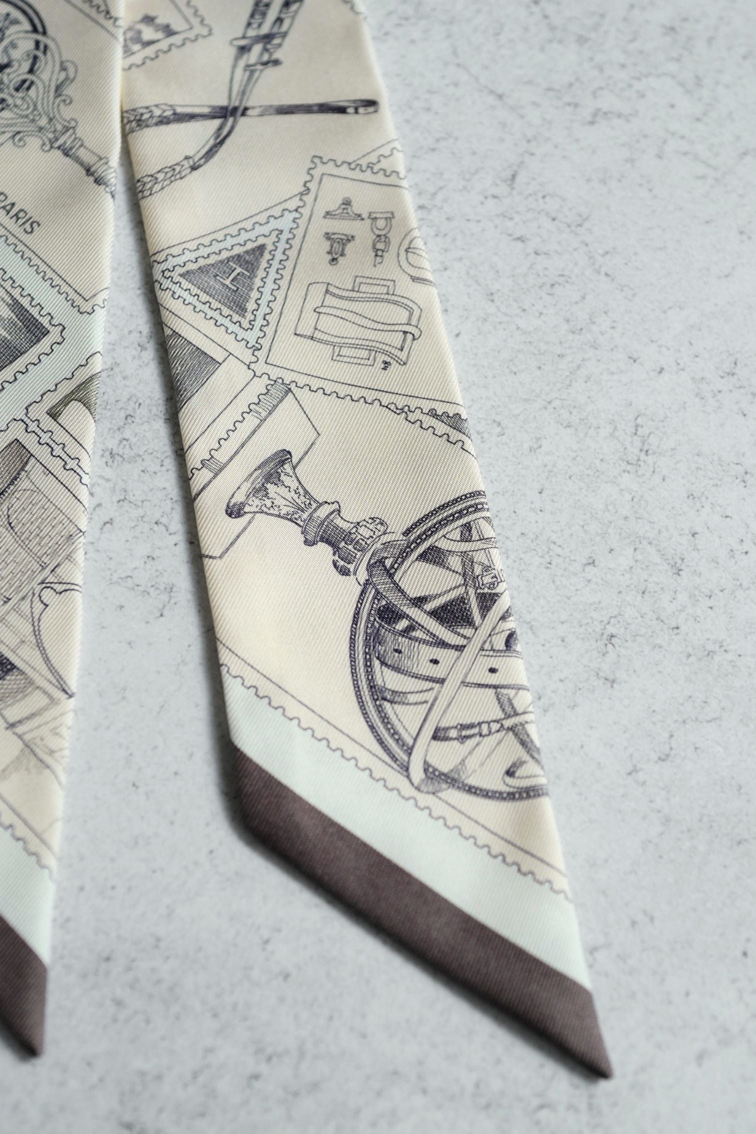NEW Hermès Le Philateliste du Faubourg Twilly Parchemin / Graphite / Gris 100% Silk