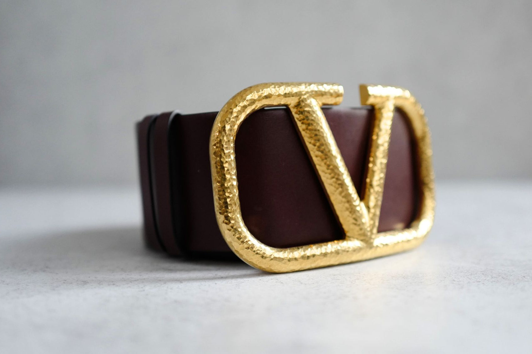 Valentino Vlogo Hammered Buckle Reversible Wide Signature Belt Burgundy/Blush