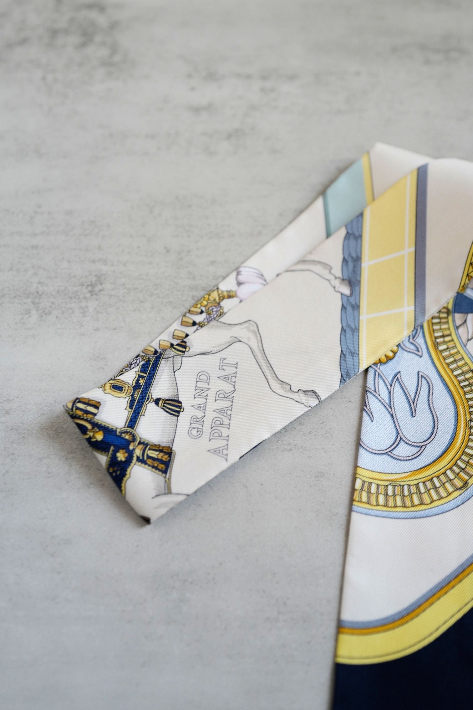 Hermès Twilly Grand Apparat Scarf Ivoire Marine Rose 100% Silk Twill