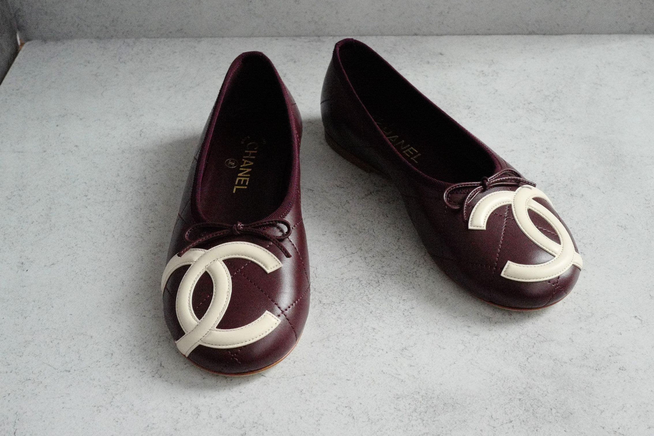 Chanel 26M Coco Beach Ballet Flats Burgundy White Lambskin Size 38.5
