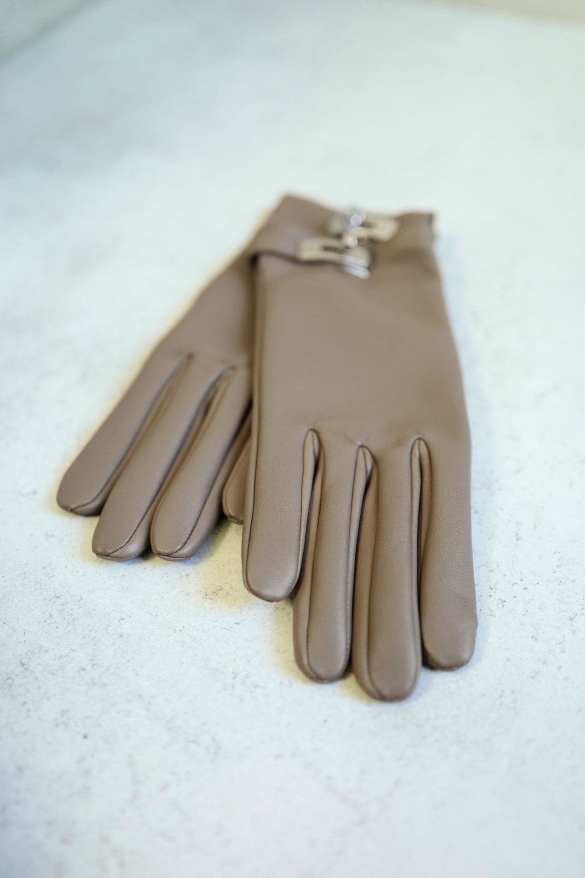 Hermès Hommage Gloves Lambskin Leather with Silk Lining Etoupe Size 70