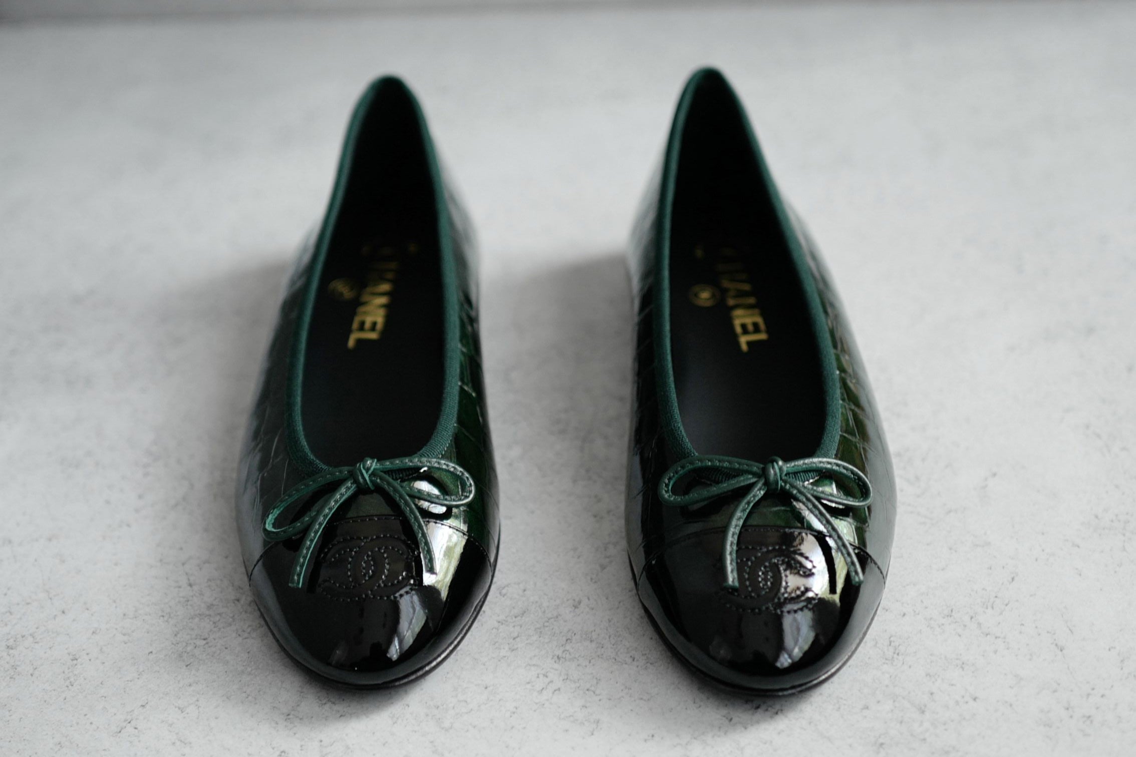 Chanel 26A Matthieu Blazy Ballet Flats Croc Patent Calfskin Dark Green Black 37