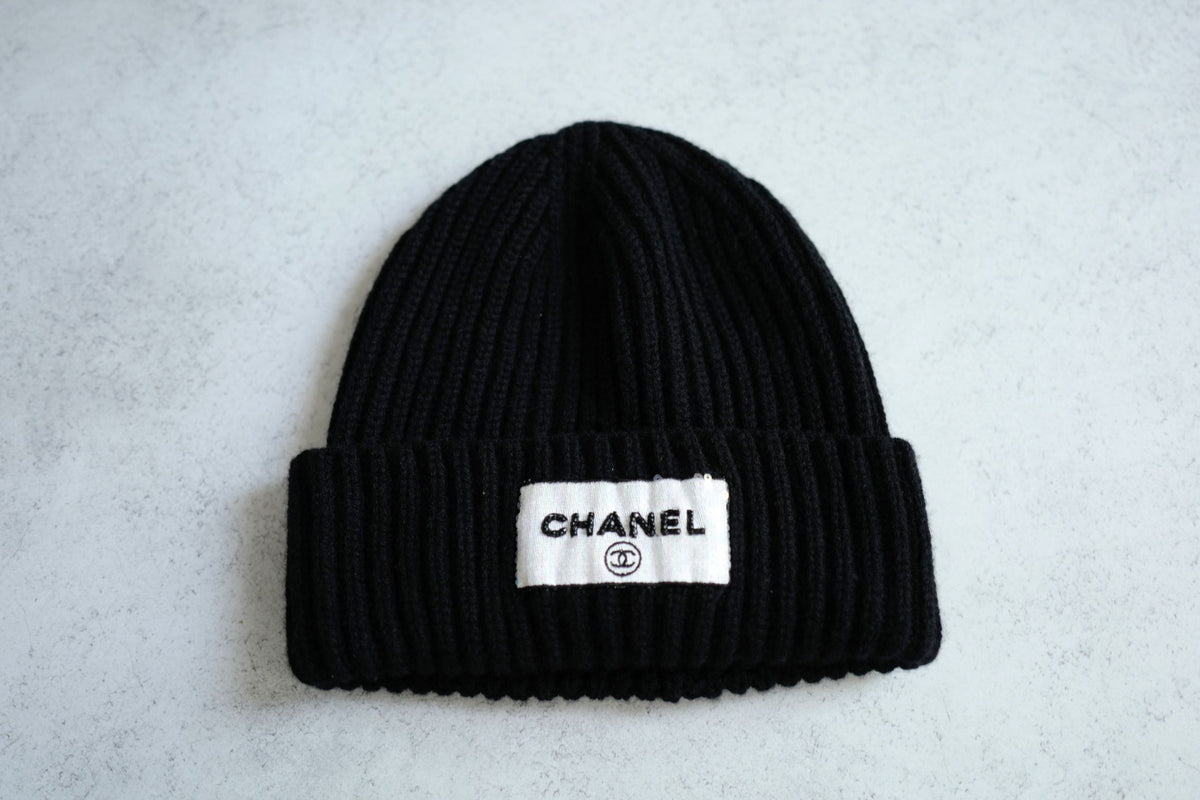 Chanel Black Cashmere Beanie Sequin CHANEL Logo Hat New 23
