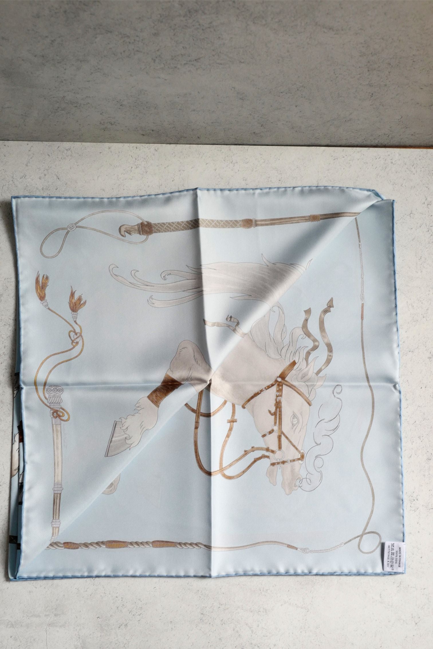 Hermès Grand Galop Scarf 90 Bleu Ciel / Gris / Cuir 100% Silk