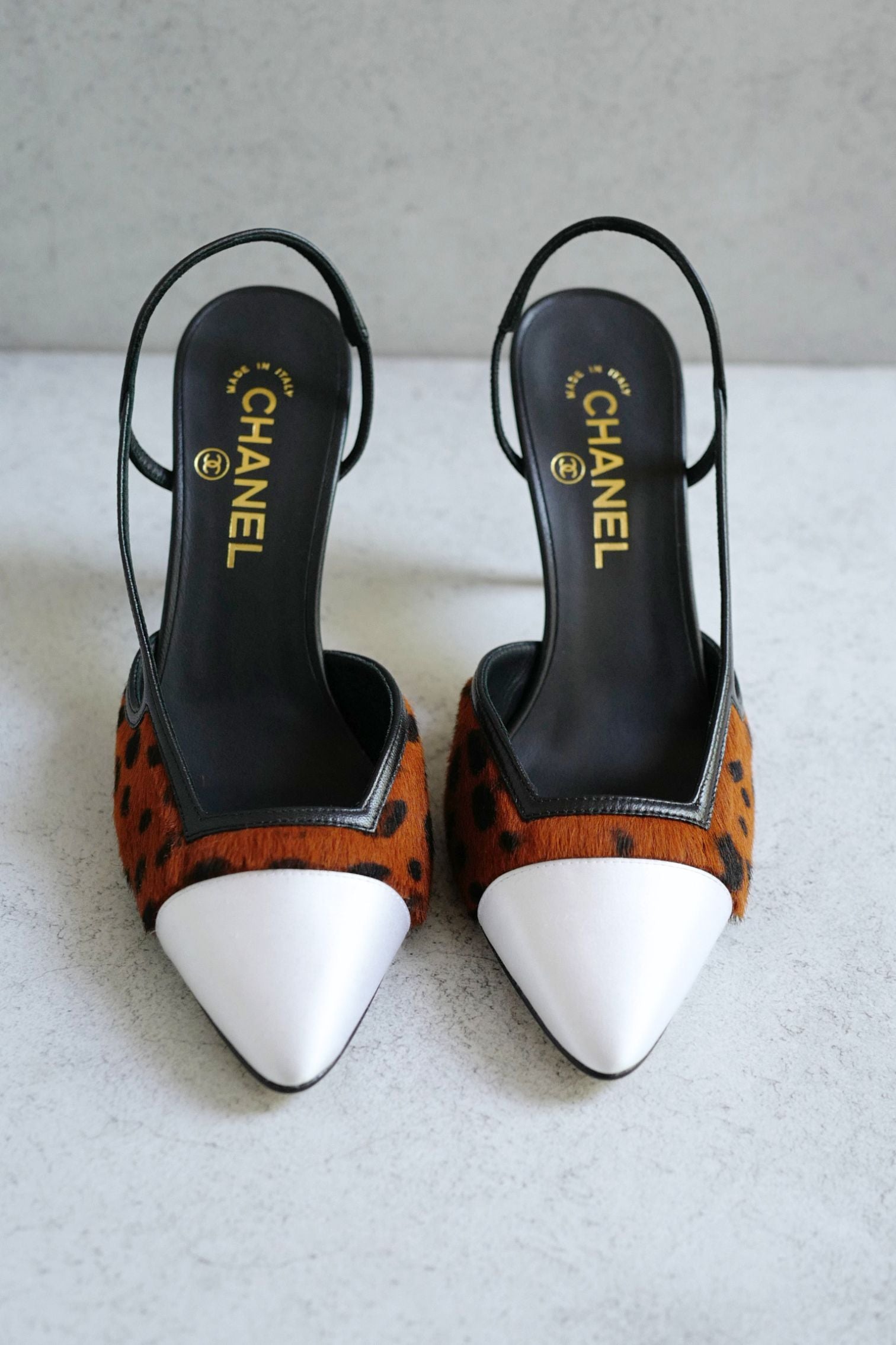 Chanel 26A Métiers d’Art Slingback Heels Brown/Black/White Leopard size 37.5