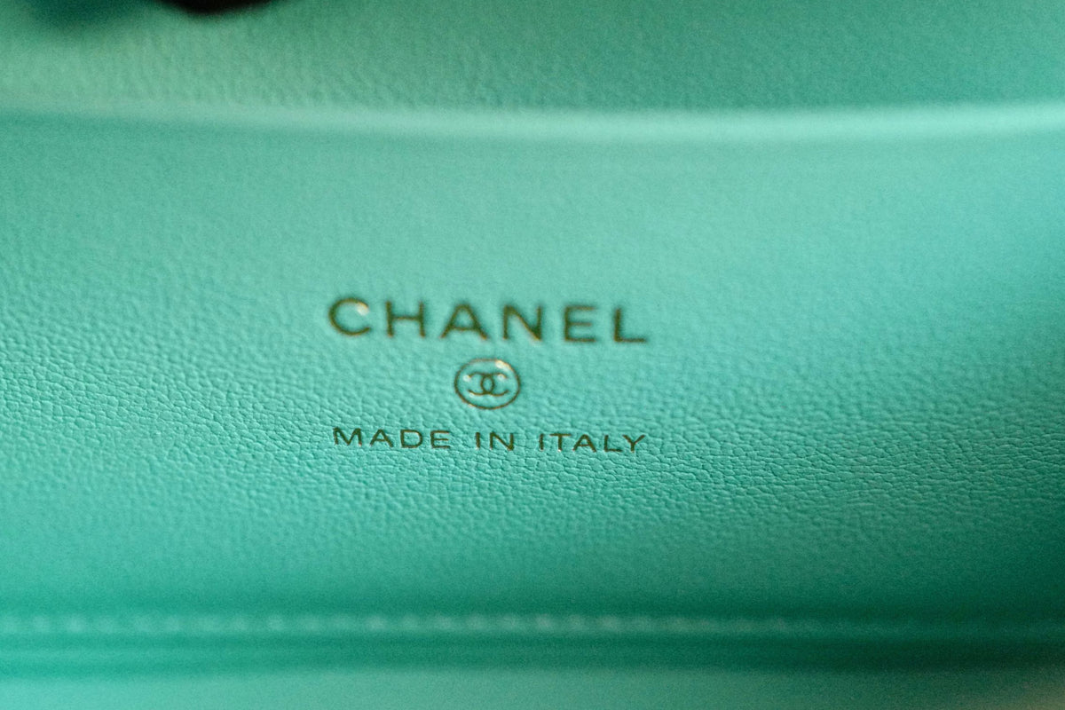 NEW Chanel 26K Vanity with Chain Turquoise Croc Embossed Iridescent Calfskin GHW