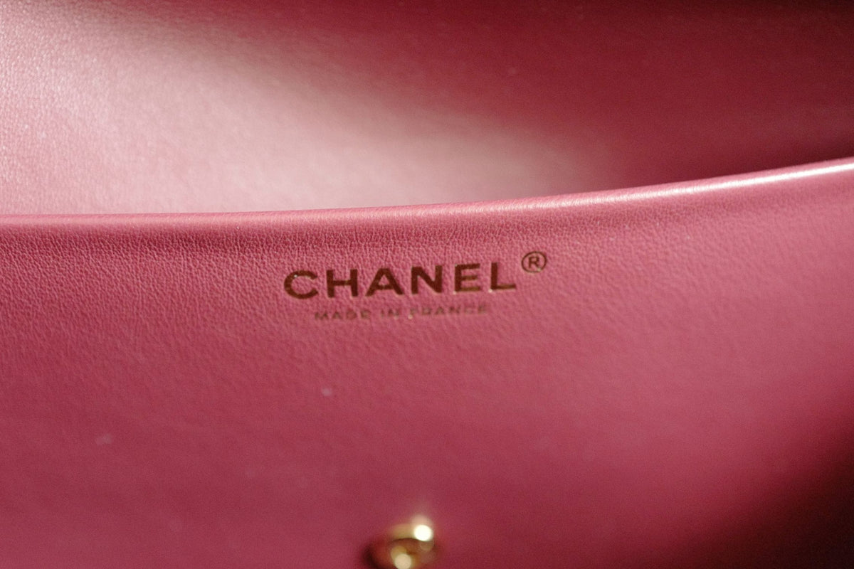 NEW Chanel 26S Maxi 32 Flapbag Black Grained Calfskin Gold Hardware