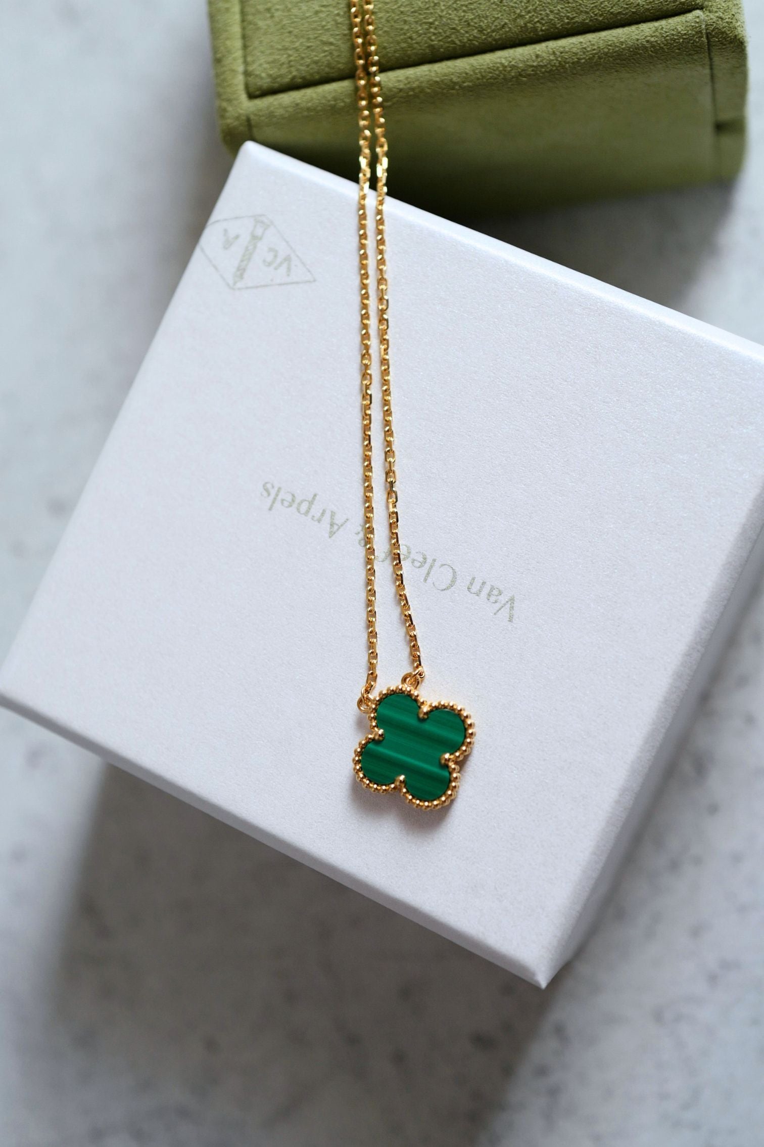 BNIB Van Cleef & Arpels Alhambra Malachite Pendant Necklace in 18K Yellow Gold