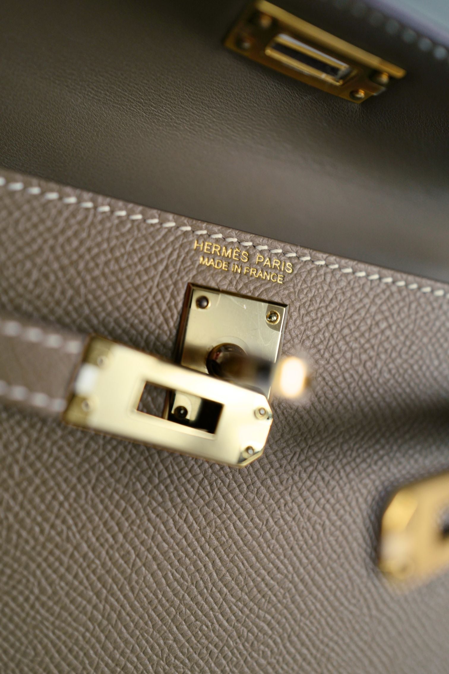 Hermès Mini Kelly Etoupe Epsom Leather Gold Hardware 2023 B Stamp