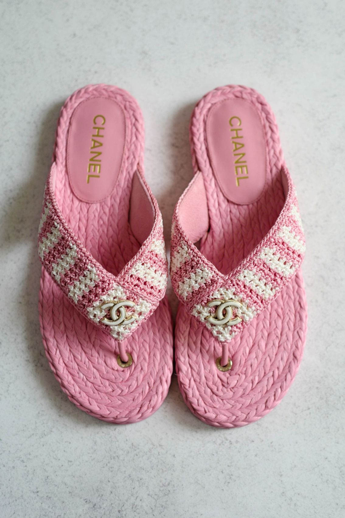 BNIB Chanel 24M Coco Neige beach Collection Pink Crochet Thong Sandal 38 NEW