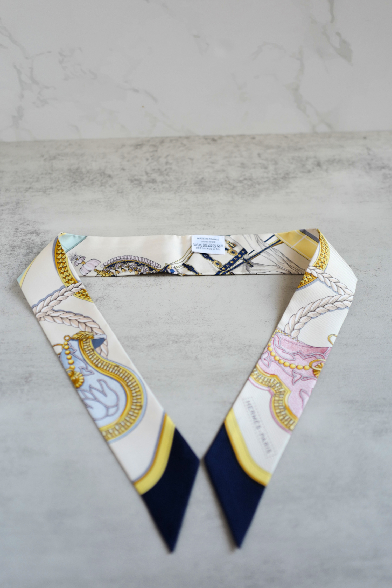 Hermès Twilly Grand Apparat Scarf Ivoire Marine Rose 100% Silk Twill