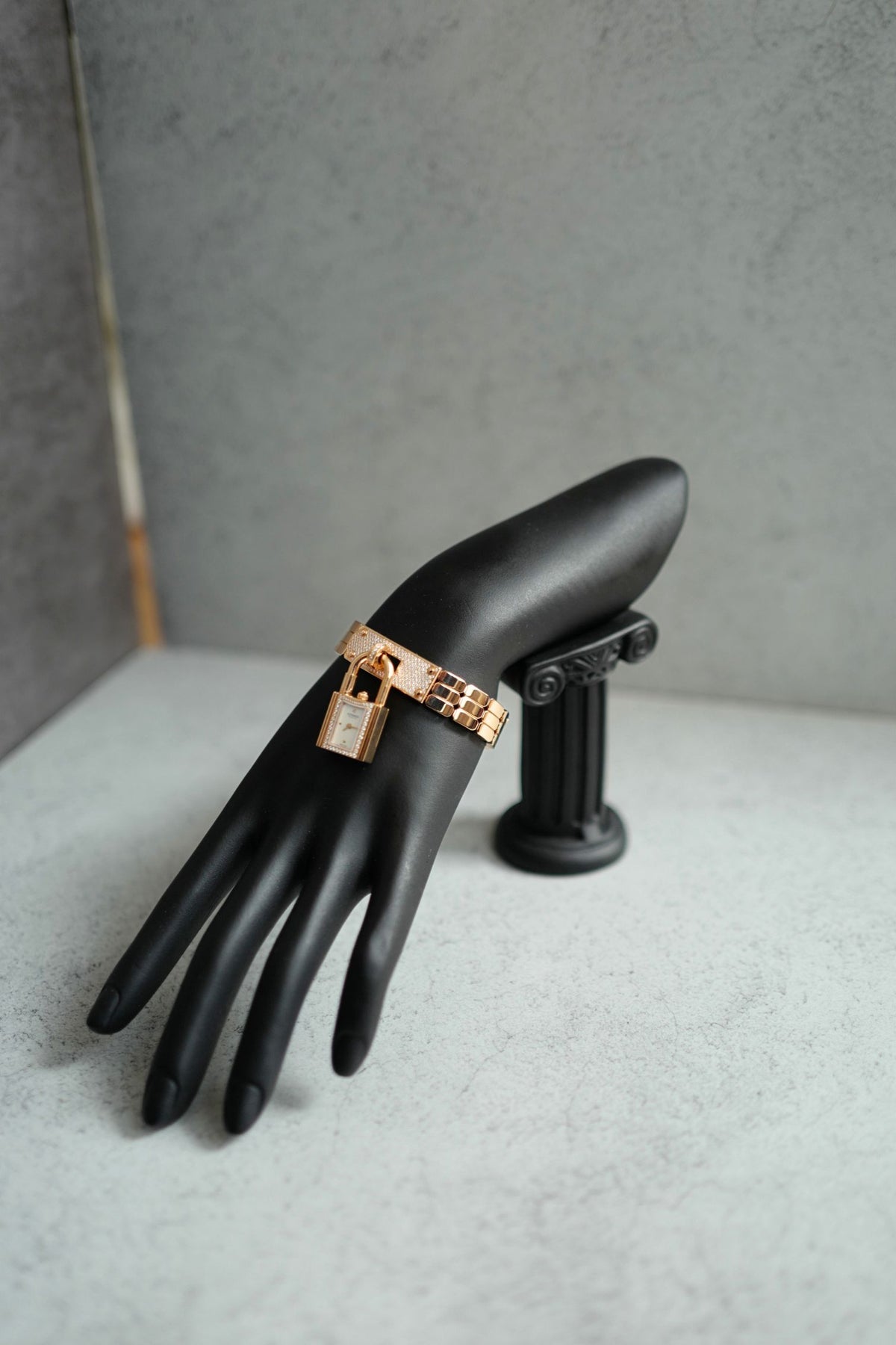 BNIB Hermes Mini Kelly Watch Rose Gold 16 mm With Diamond Set Over $40K Retail