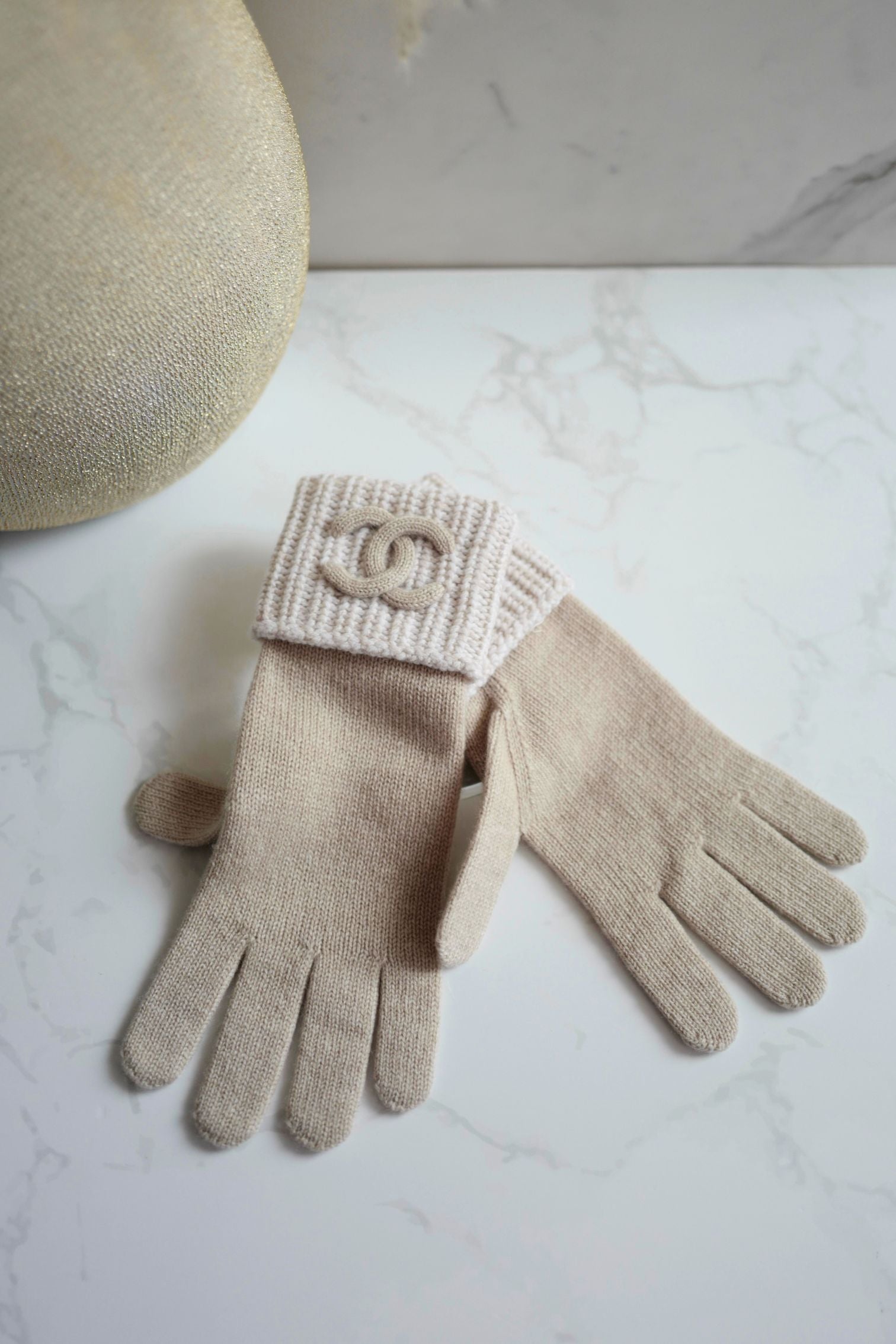 NEW Chanel Fall-Winter 2024/25 Knit Gloves CC Logo