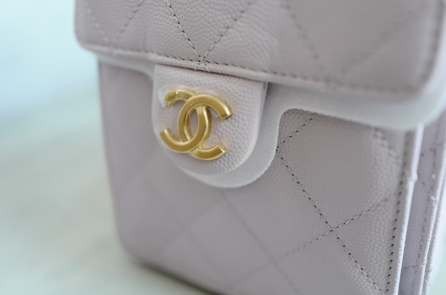 BNIB Chanel 25K Small Hobo Bag Lilac Grained Calfskin with Gold Hardware