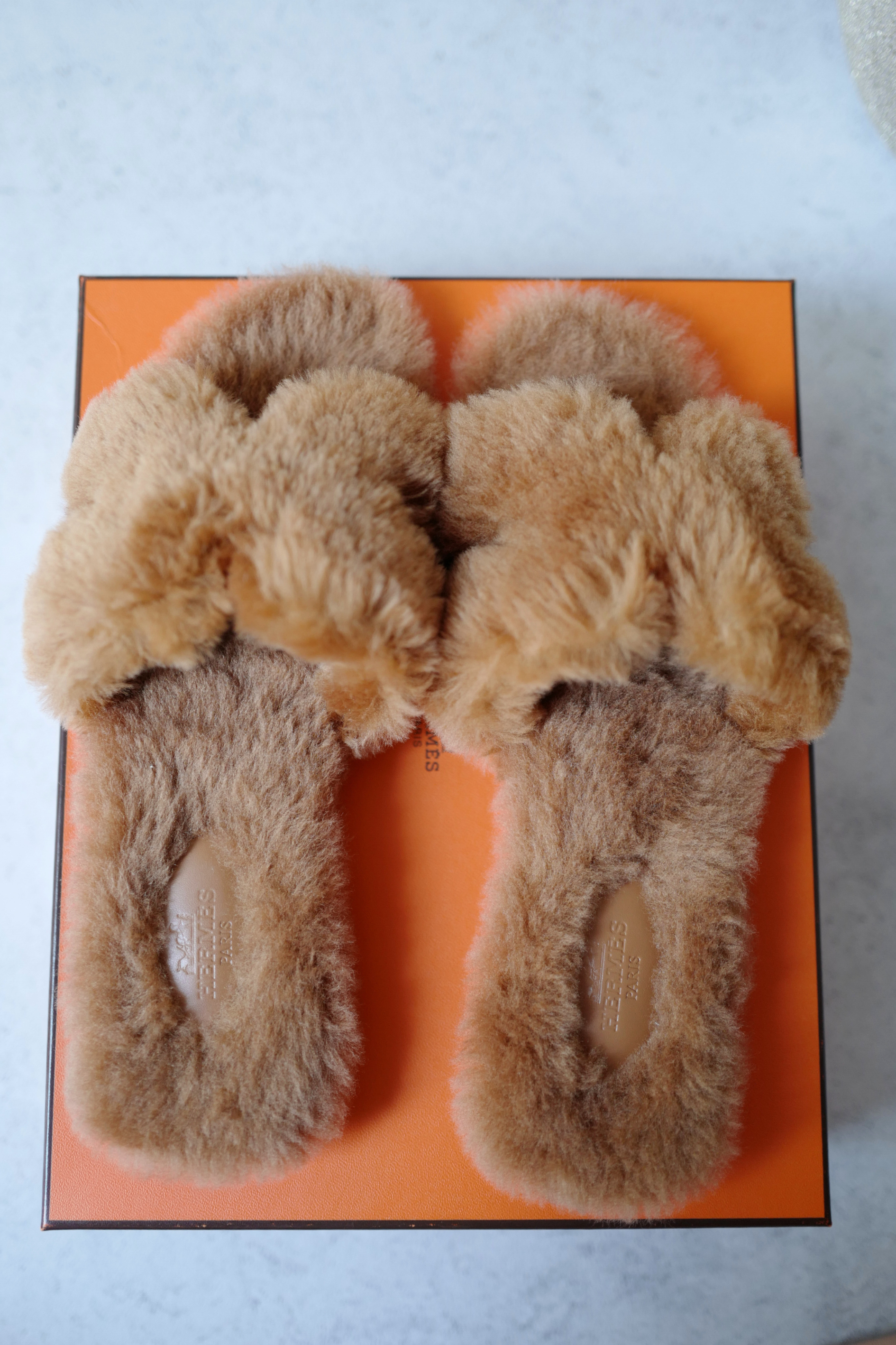 New Hermès Oran Sandal in Sheep Fur Naturel Size 38.5