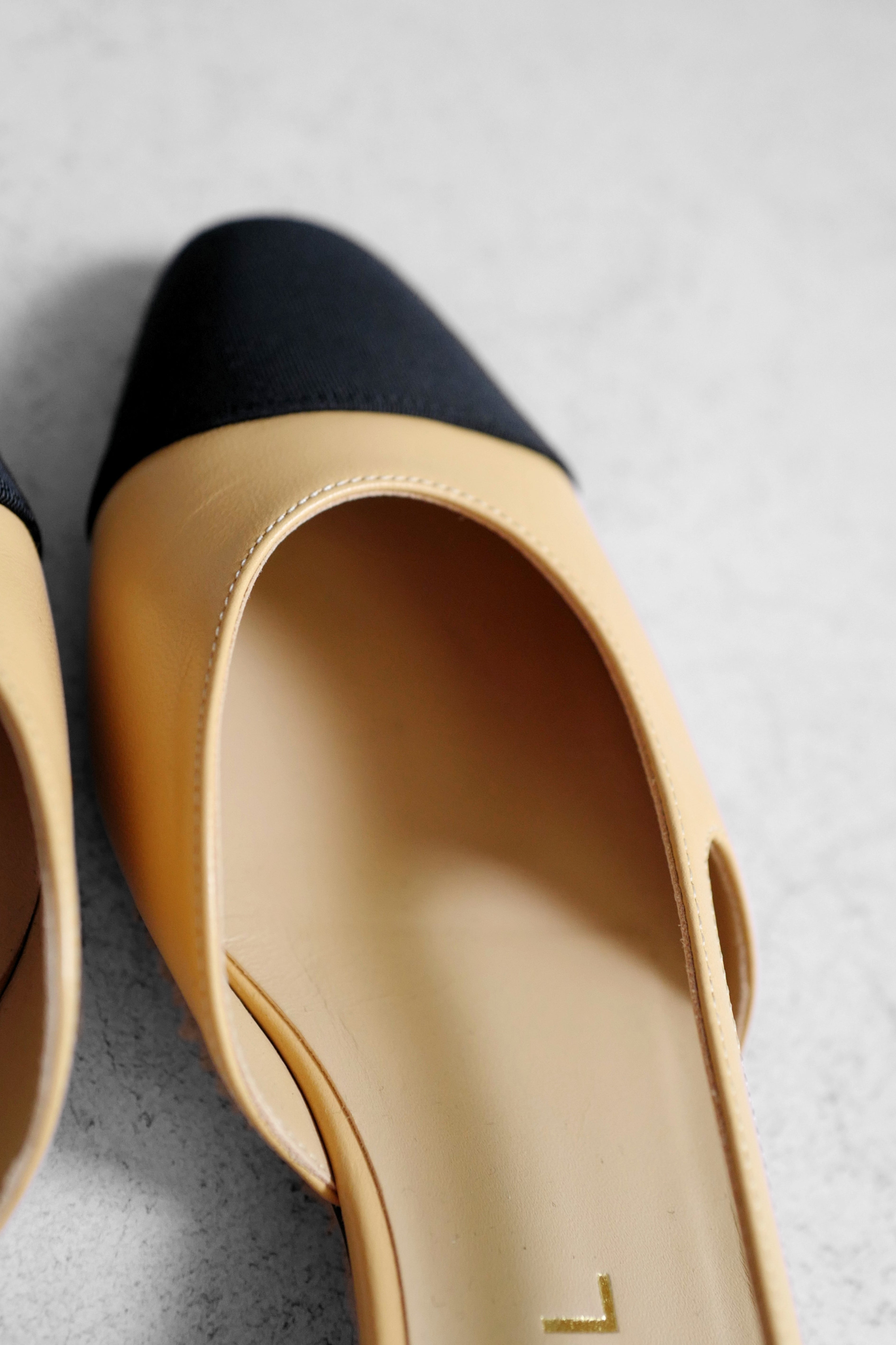 Chanel 26S Slingbacks Beige Black Goatskin Grosgrain Size 38