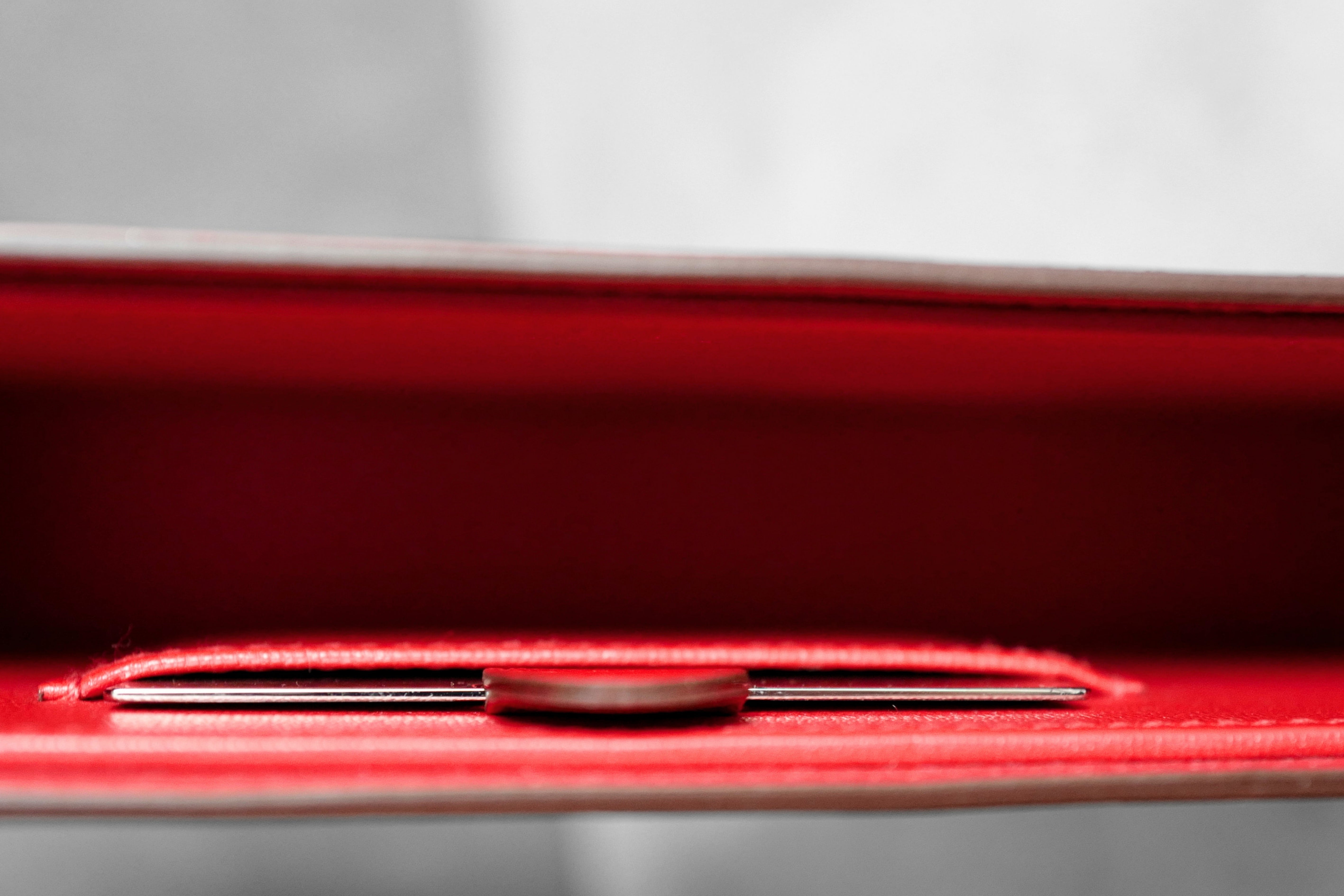 Hermès Clutch Sanglons Rouge de Cœur Chamkila Goatskin Gold Hardware
