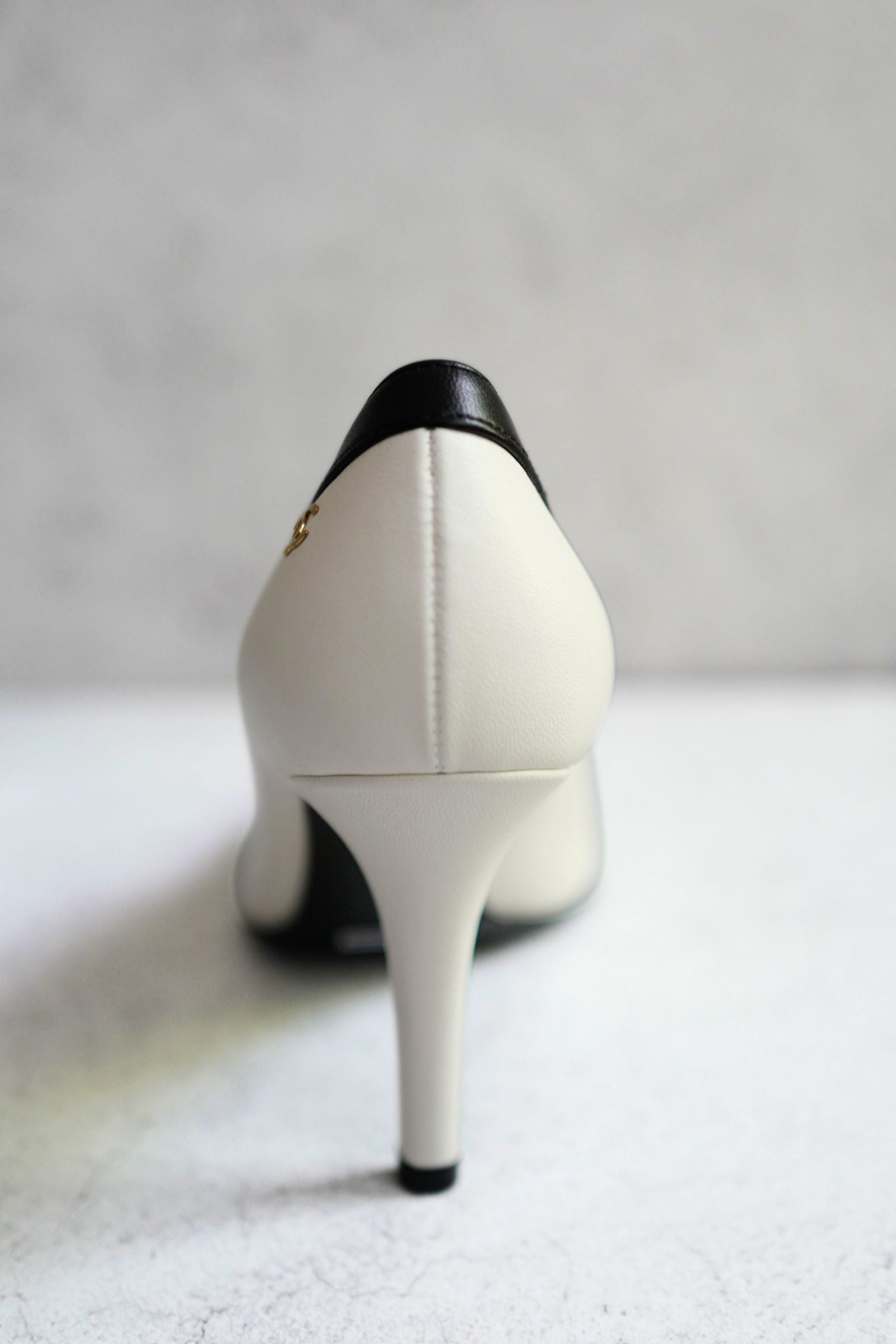 Chanel 26S Pumps Matthieu Blazy's White Lambskin Size 36.5c