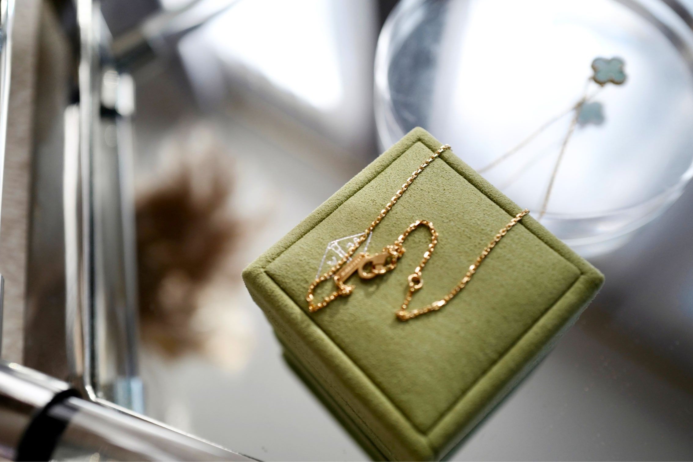 BNIB Van Cleef & Arpels Alhambra Malachite Pendant Necklace in 18K Yellow Gold