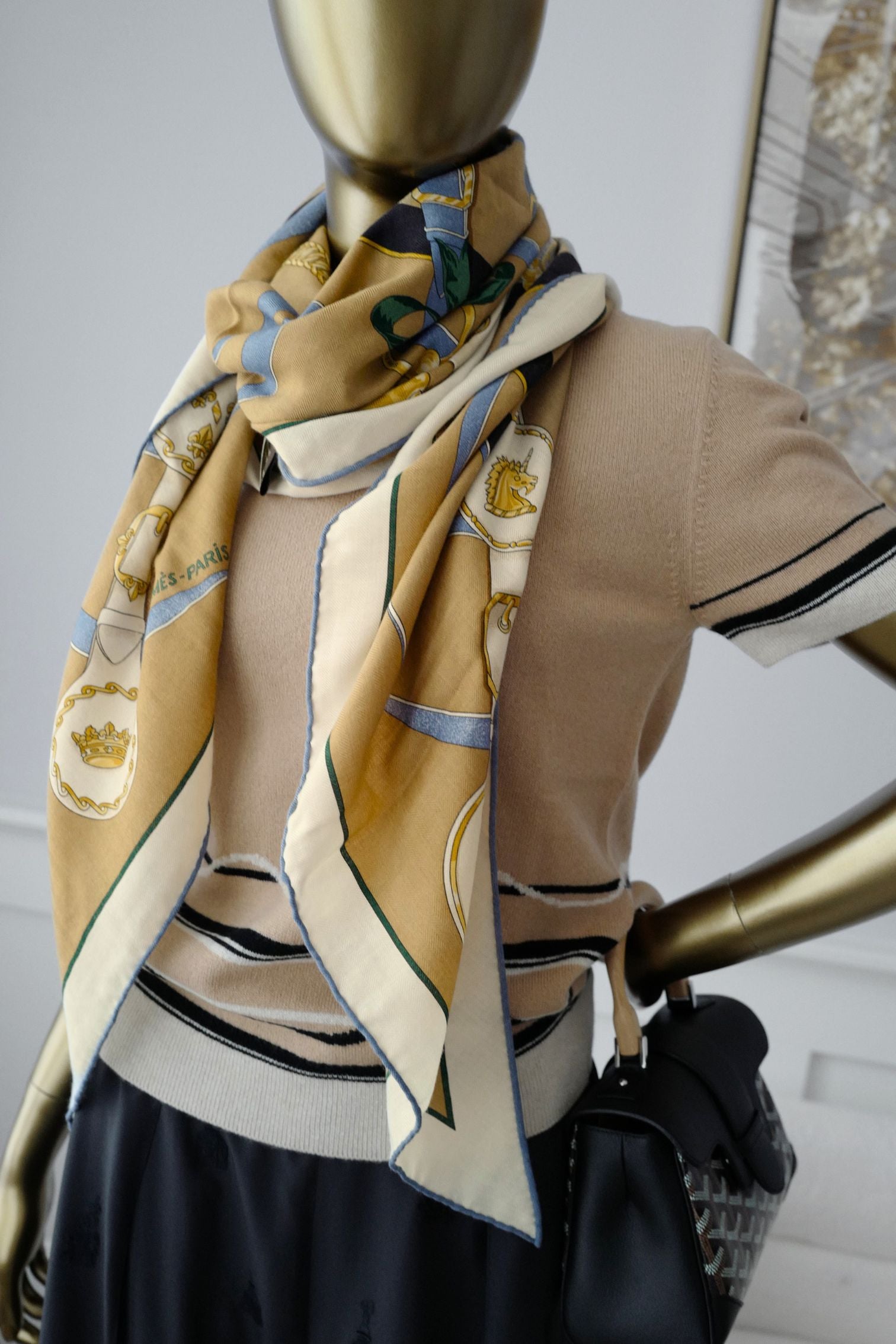 Hermès Triangle La Promenade du Matin Beige Doré/Bleu Jean/Ébène Cashmere Silk