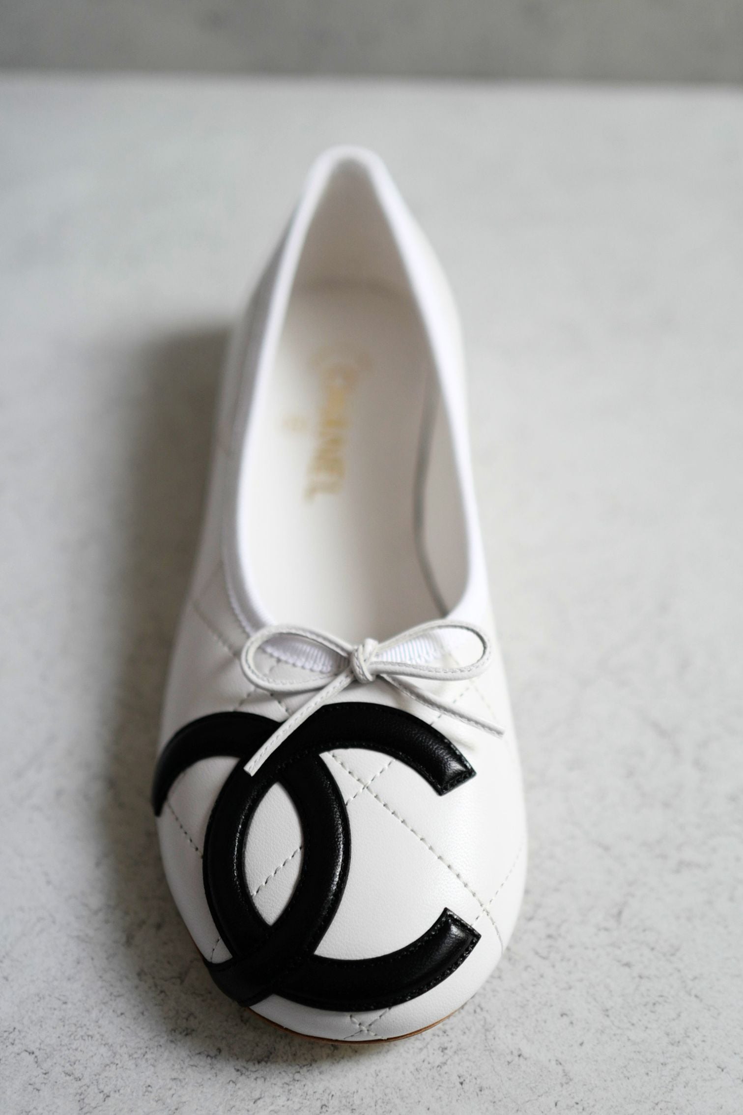 Chanel 26M Coco Beach Ballet Flats White Black Lambskin Size 39