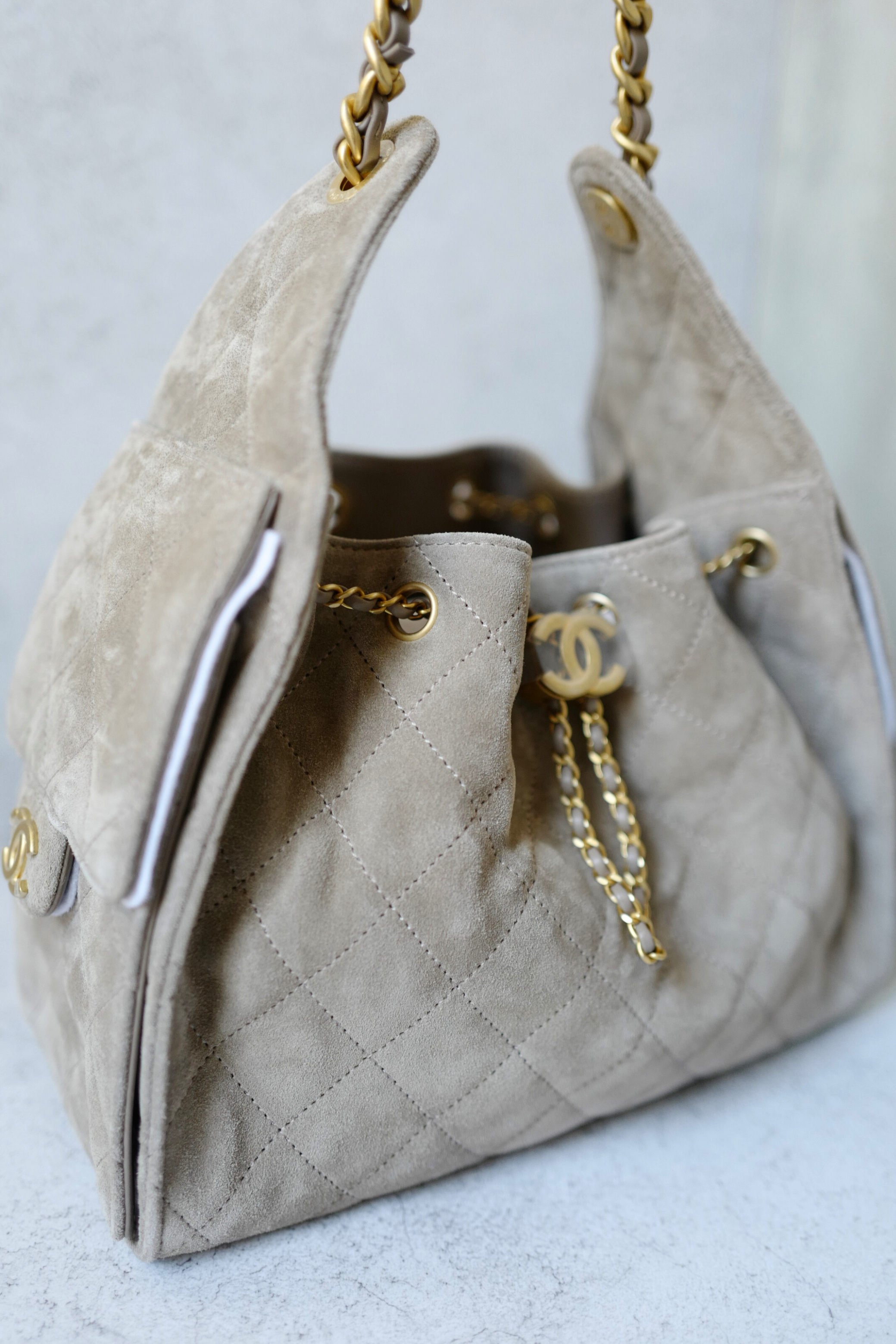 BNIB Chanel 25K Small Hobo Bag light Beige Suede with Gold Hardware