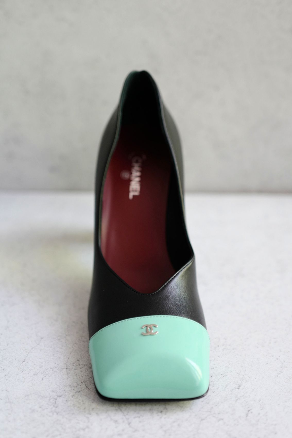 Chanel 26S Pumps Matthieu Blazy's Black/Green Lambskin Patent Calfskin Size 38c