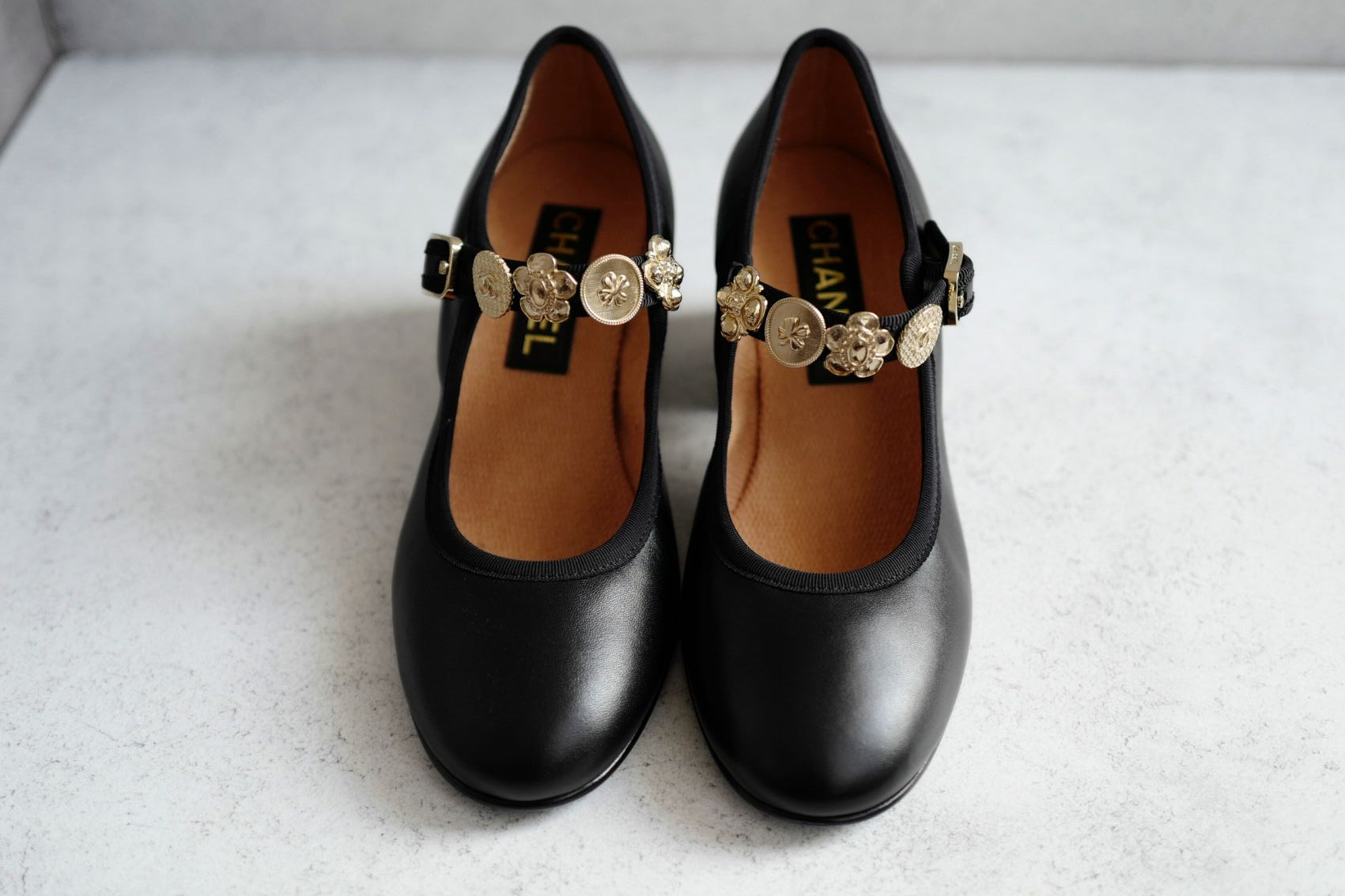 Chanel 24A Metiers D’art Black Leather Mary Jane Heels Gold Charms Size38 BNIB