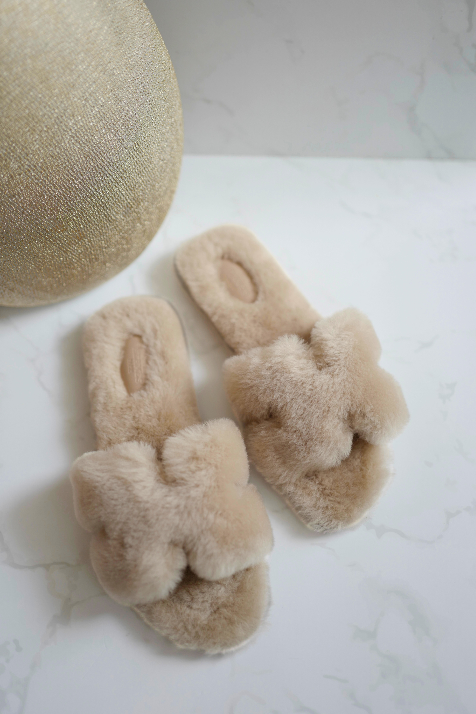 New Hermès Oran Sandal in Sheep Fur Beige Camel Size 39