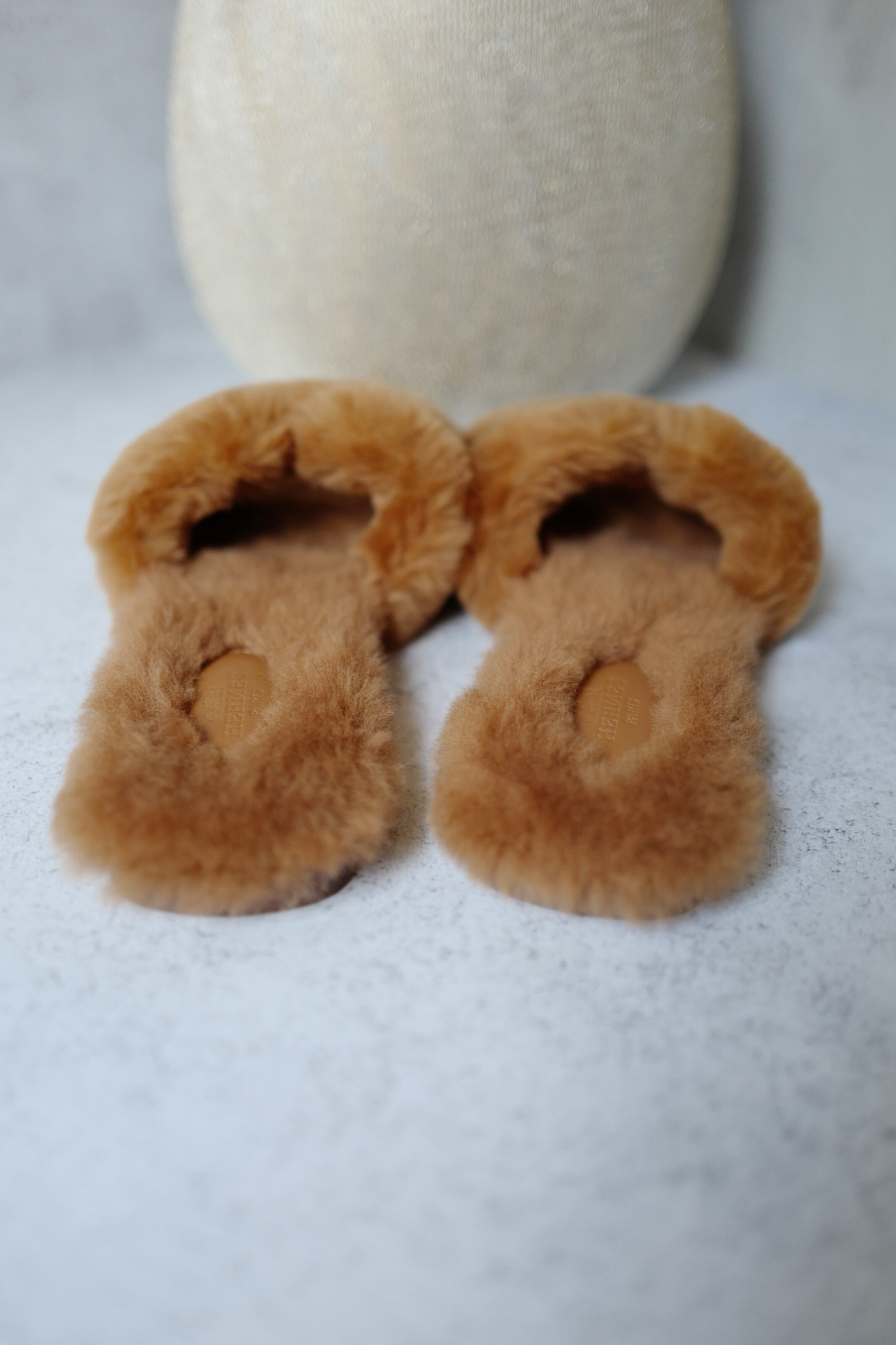 New Hermès Oran Sandal in Sheep Fur Naturel Size 38.5