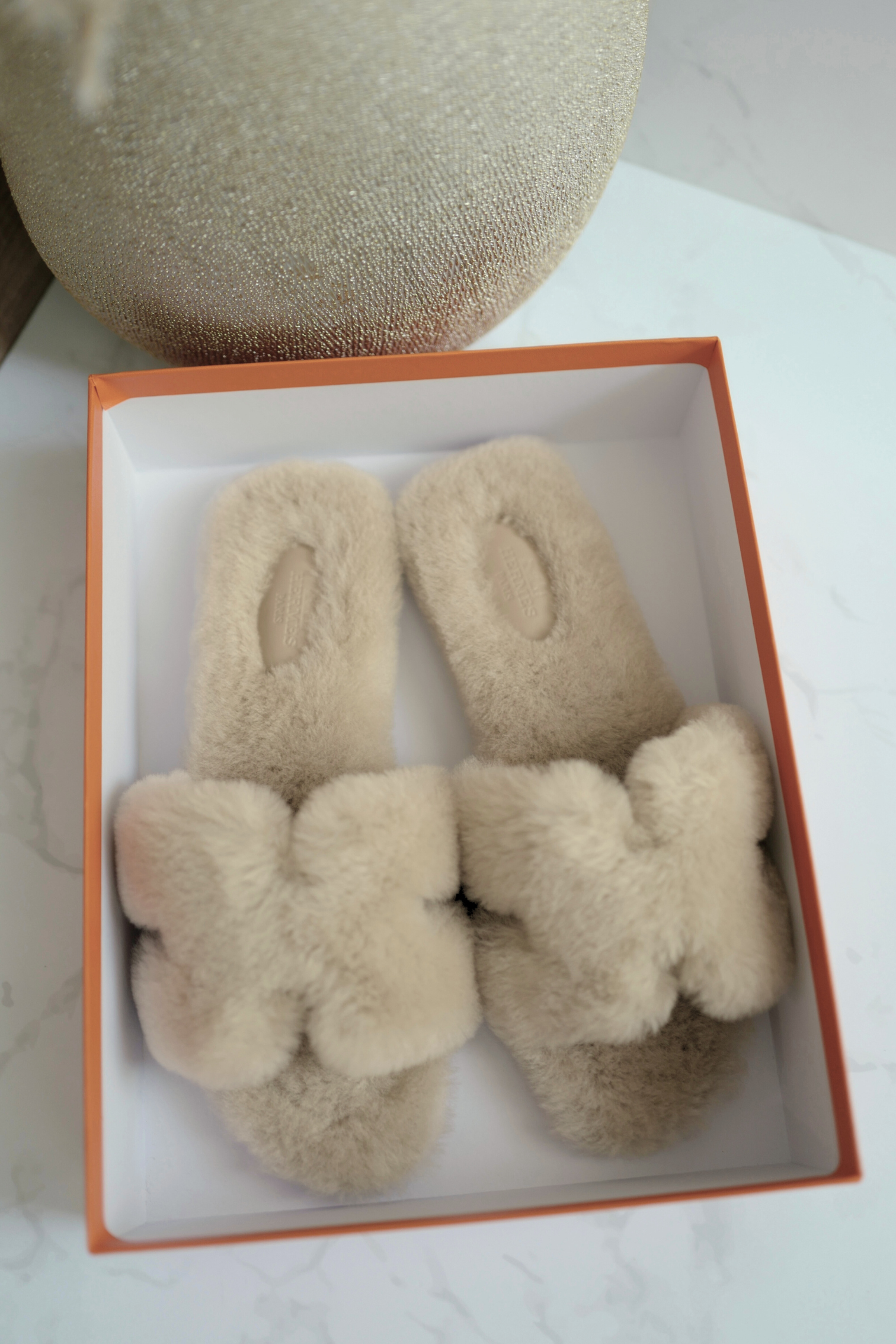 New Hermès Oran Sandal in Sheep Fur Beige Camel Size 39