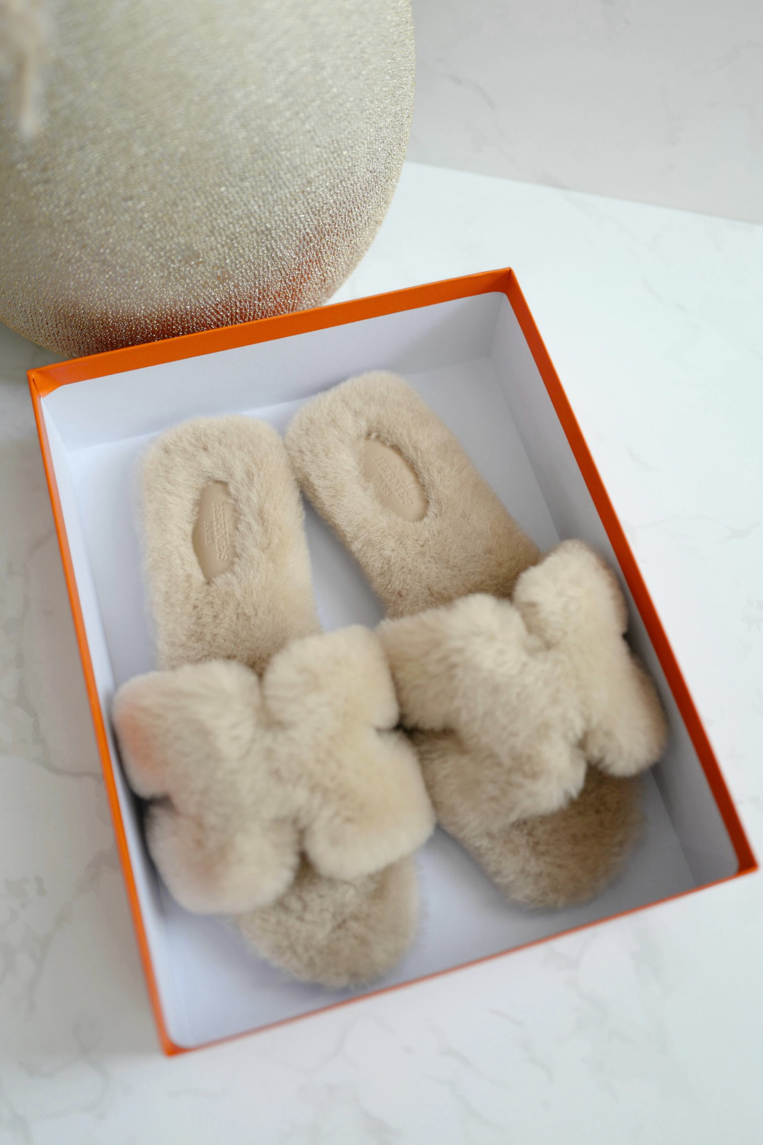 New Hermès Oran Sandal in Sheep Fur Beige Camel Size 39