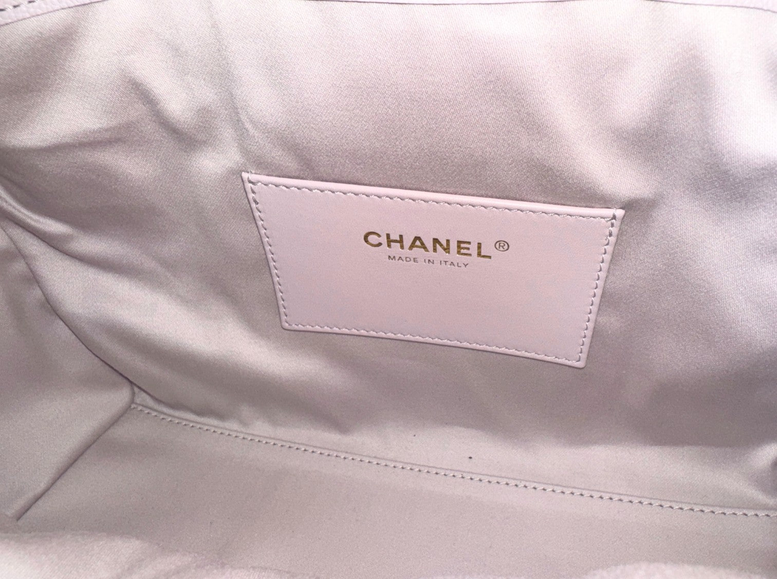 BNIB Chanel 25K Small Hobo Bag Lilac Grained Calfskin with Gold Hardware