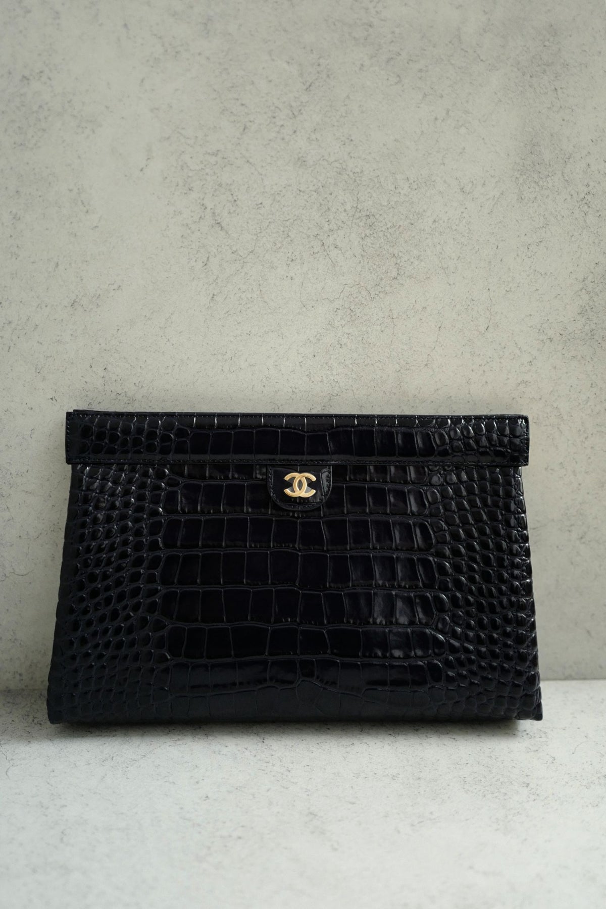 NEW Chanel 26K Clutch Navy Blue Crocodile Embossed Calfskin Leather GHW