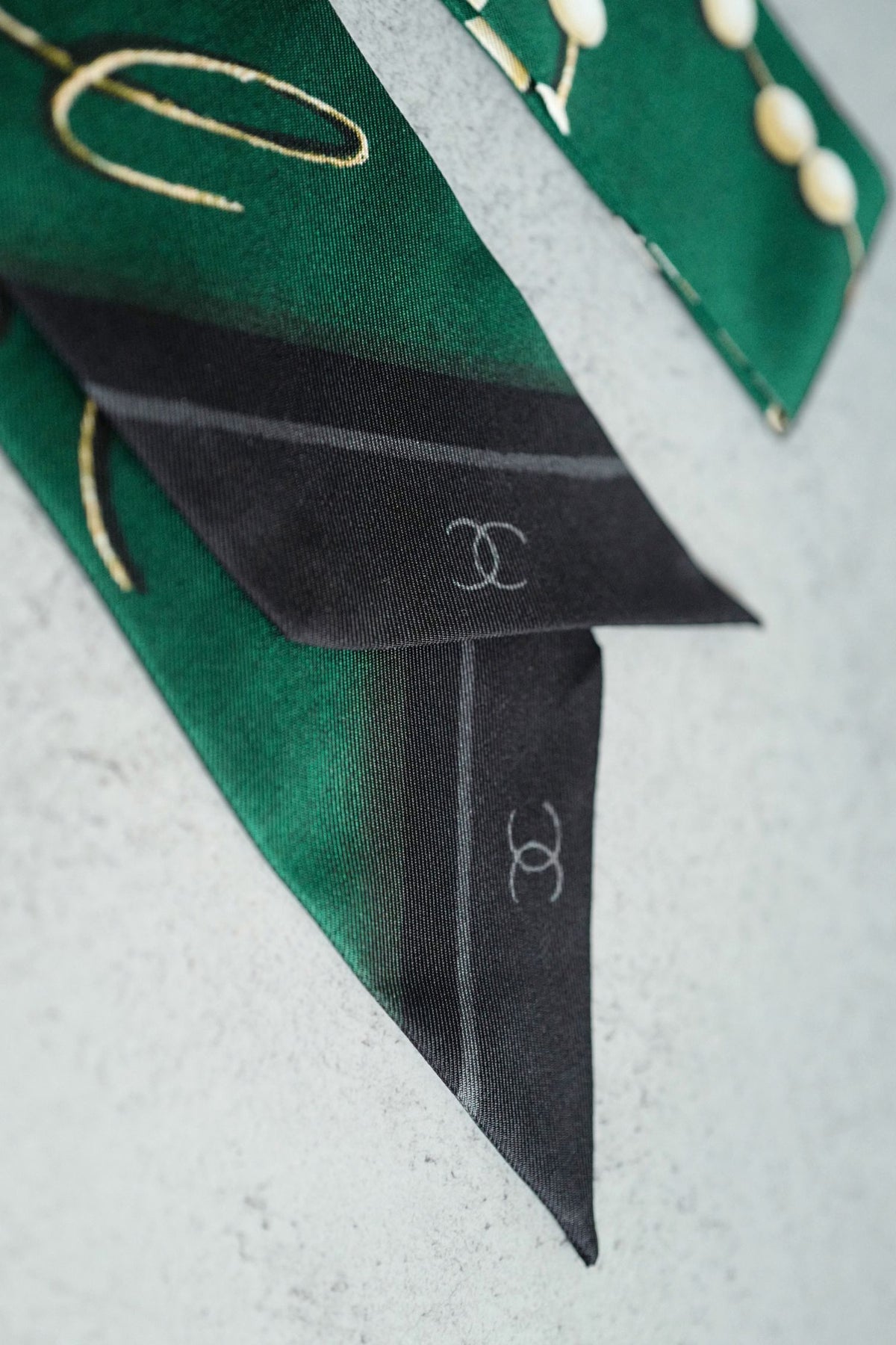 New Chanel 26K Matthieu Blazy's Slim Bandeau Silk Twill Vert/Ecru/Black Pearl Accents