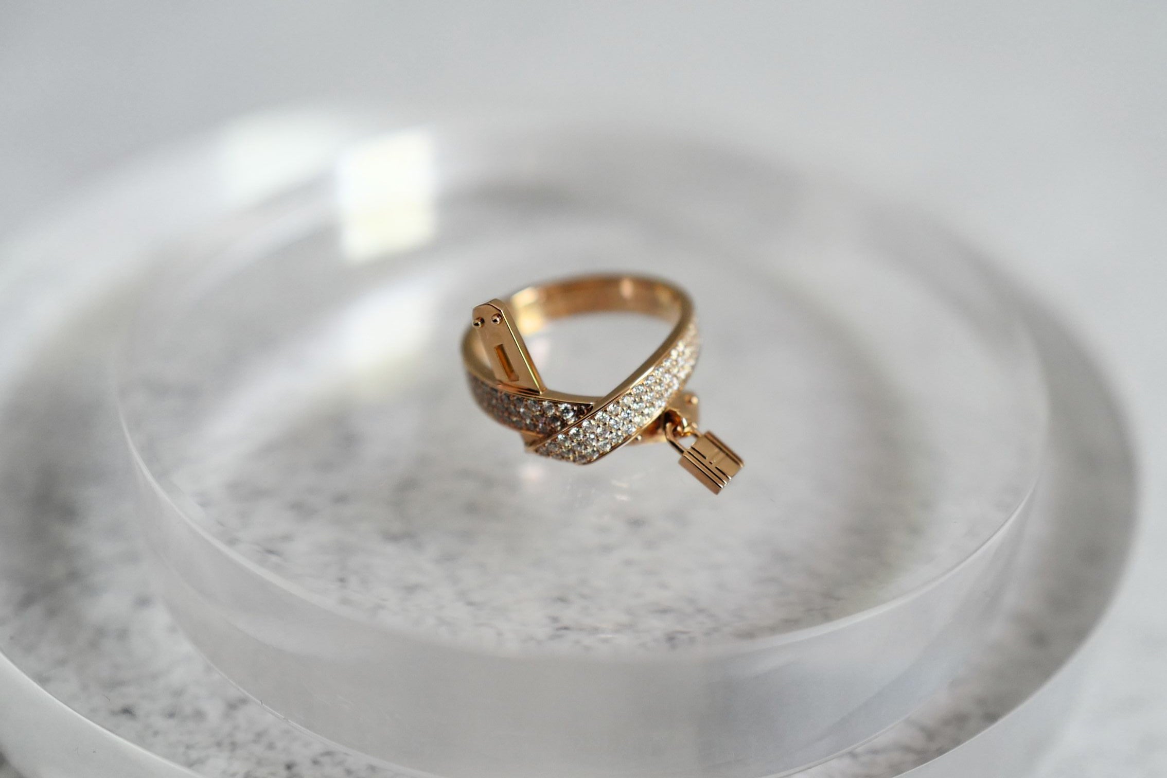 Hermès Kelly Gavroche Ring 18K Rose Gold 94 Diamonds Size 53