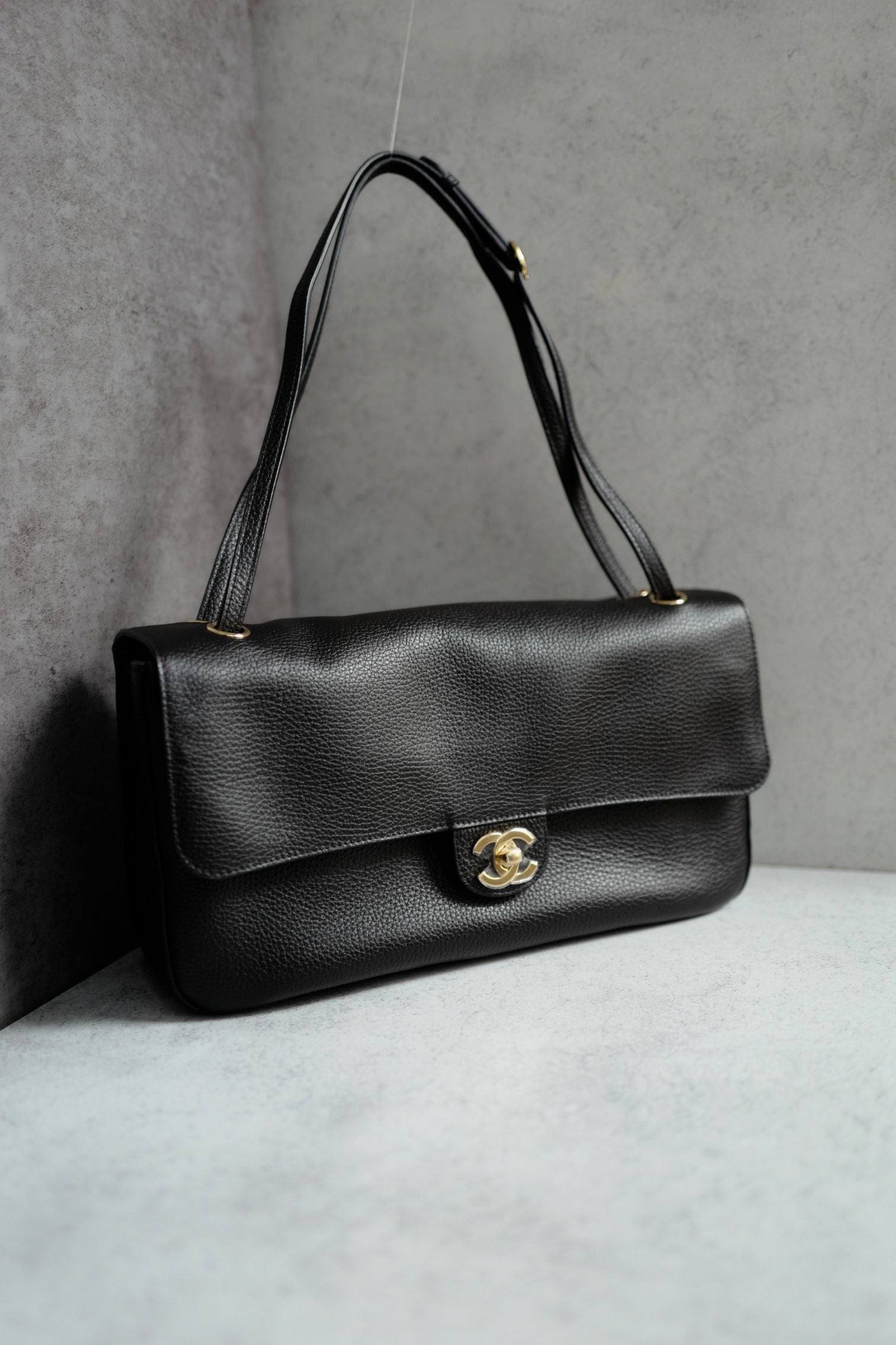 Chanel 26S Maxi 32 Flapbag "Matthieu Blazy" Black Grained Calfskin Gold Hardware