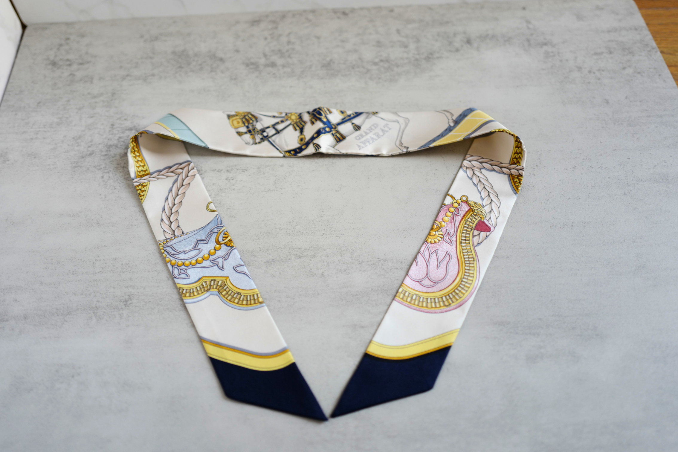 Hermès Twilly Grand Apparat Scarf Ivoire Marine Rose 100% Silk Twill