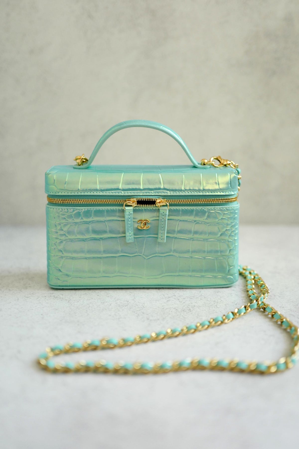 NEW Chanel 26K Vanity with Chain Turquoise Croc Embossed Iridescent Calfskin GHW