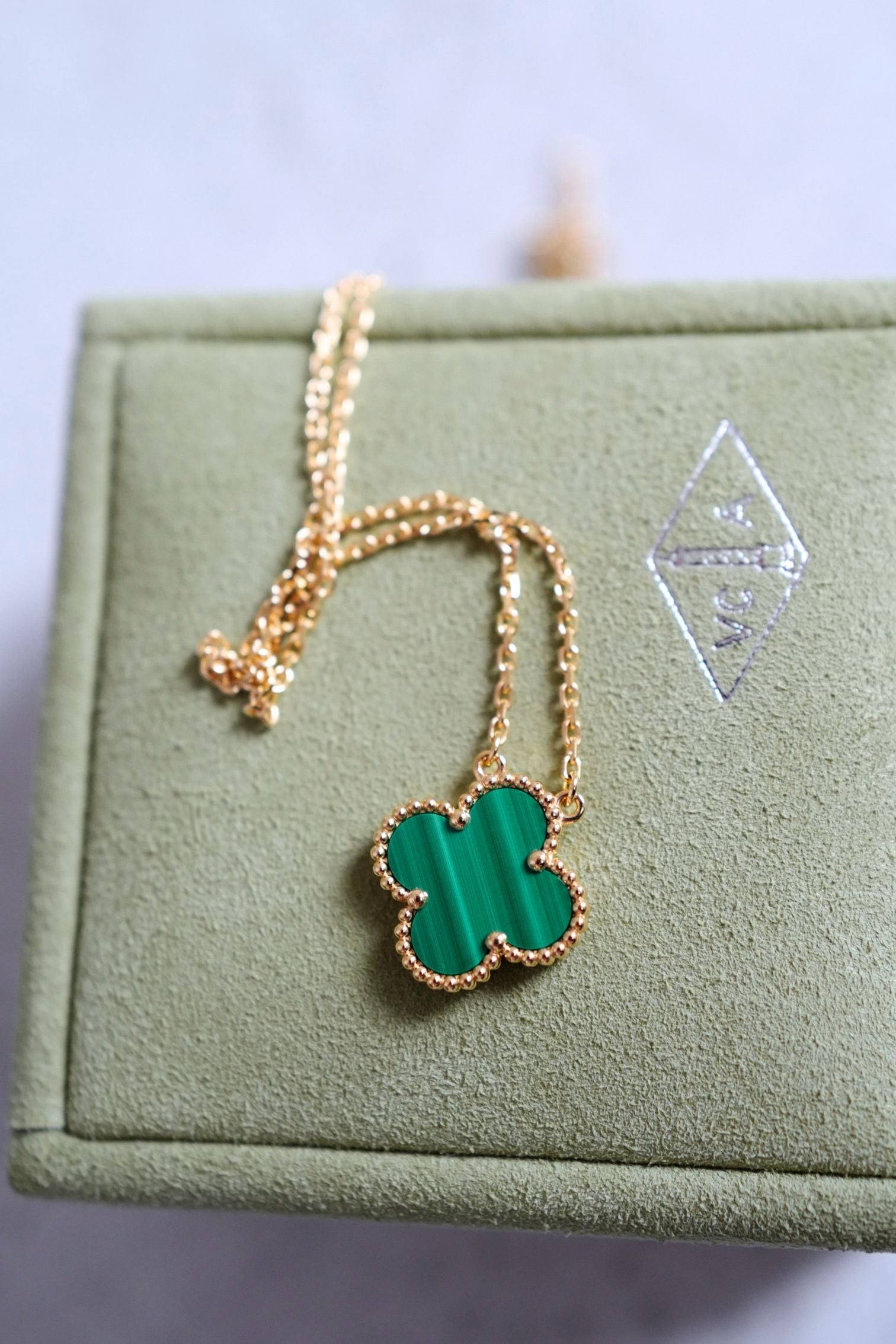BNIB Van Cleef & Arpels Alhambra Malachite Pendant Necklace in 18K Yellow Gold