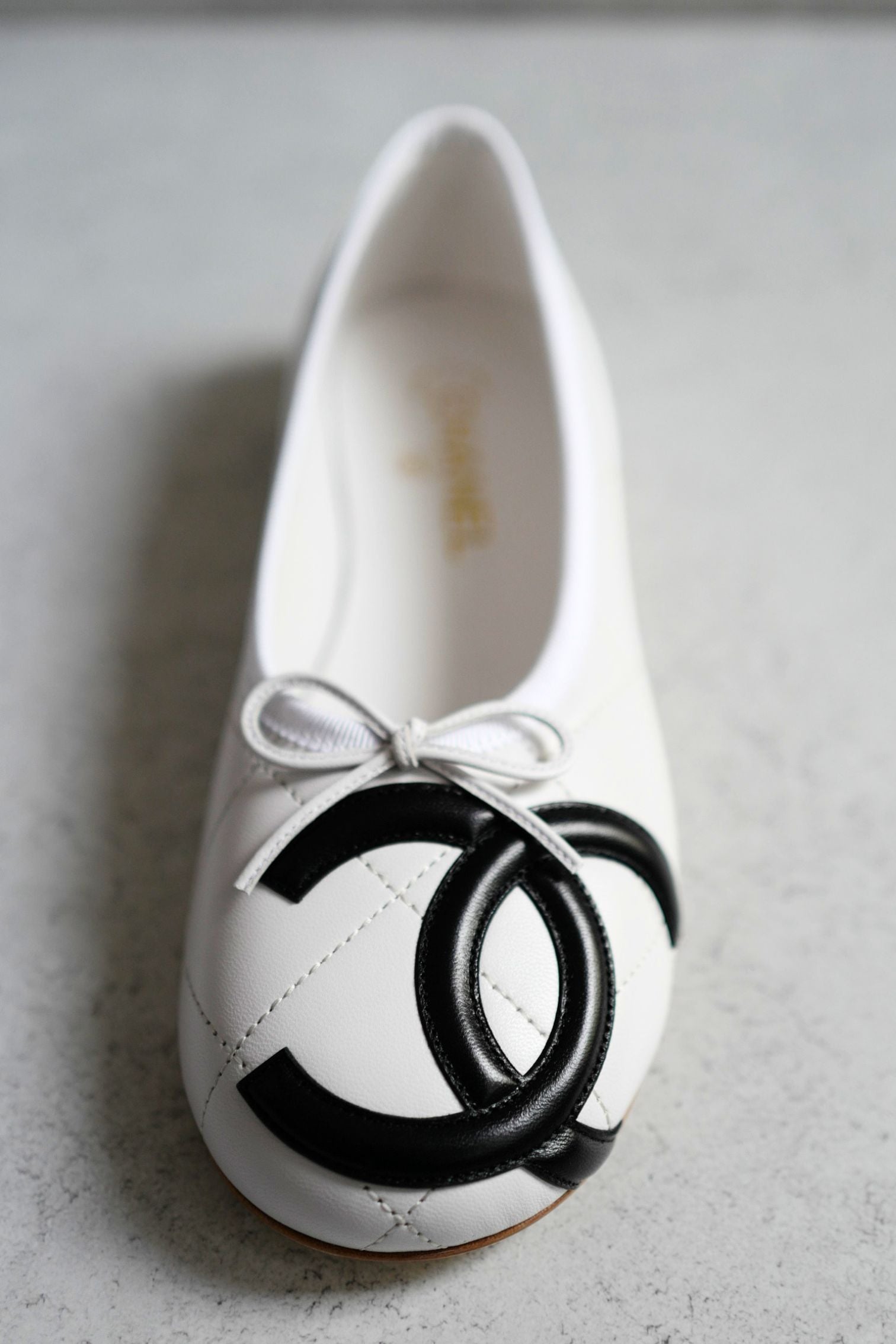 Chanel 26M Coco Beach Ballet Flats White Black Lambskin Size 39
