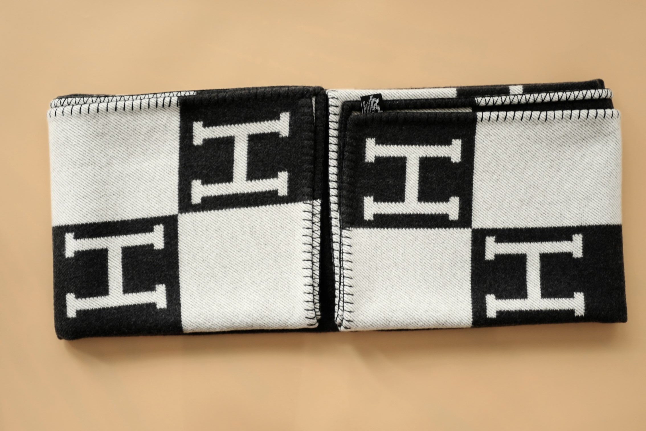 NEW Hermes Avalon Throw Blanket Ecru Gris Foncé Jacquard Merino Wool Cashmere
