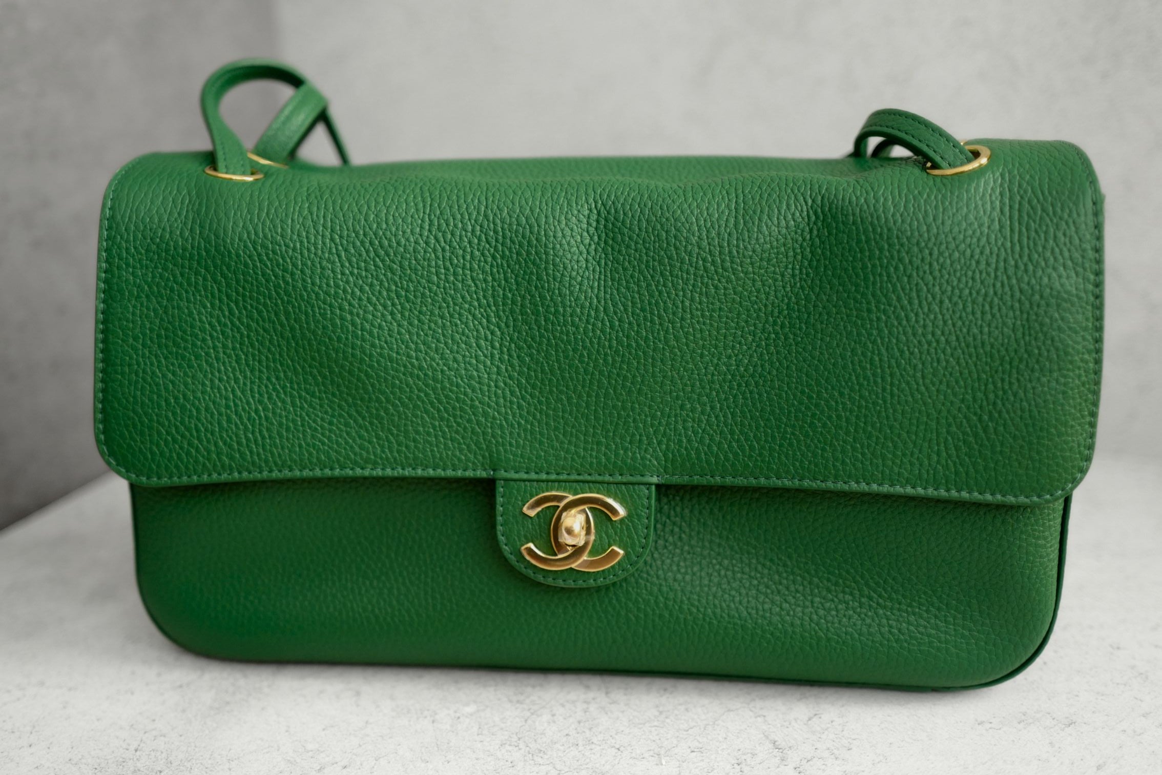 Chanel 26A Maxi 32 Flapbag "Matthieu Blazy" Green Grained Calfskin Gold Hardware
