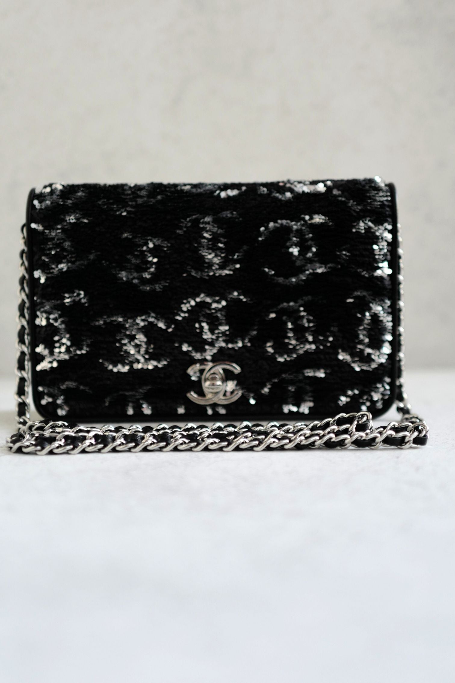New 23K Chanel Classic Reversible Sequin CC Wallet On Chain Handbag