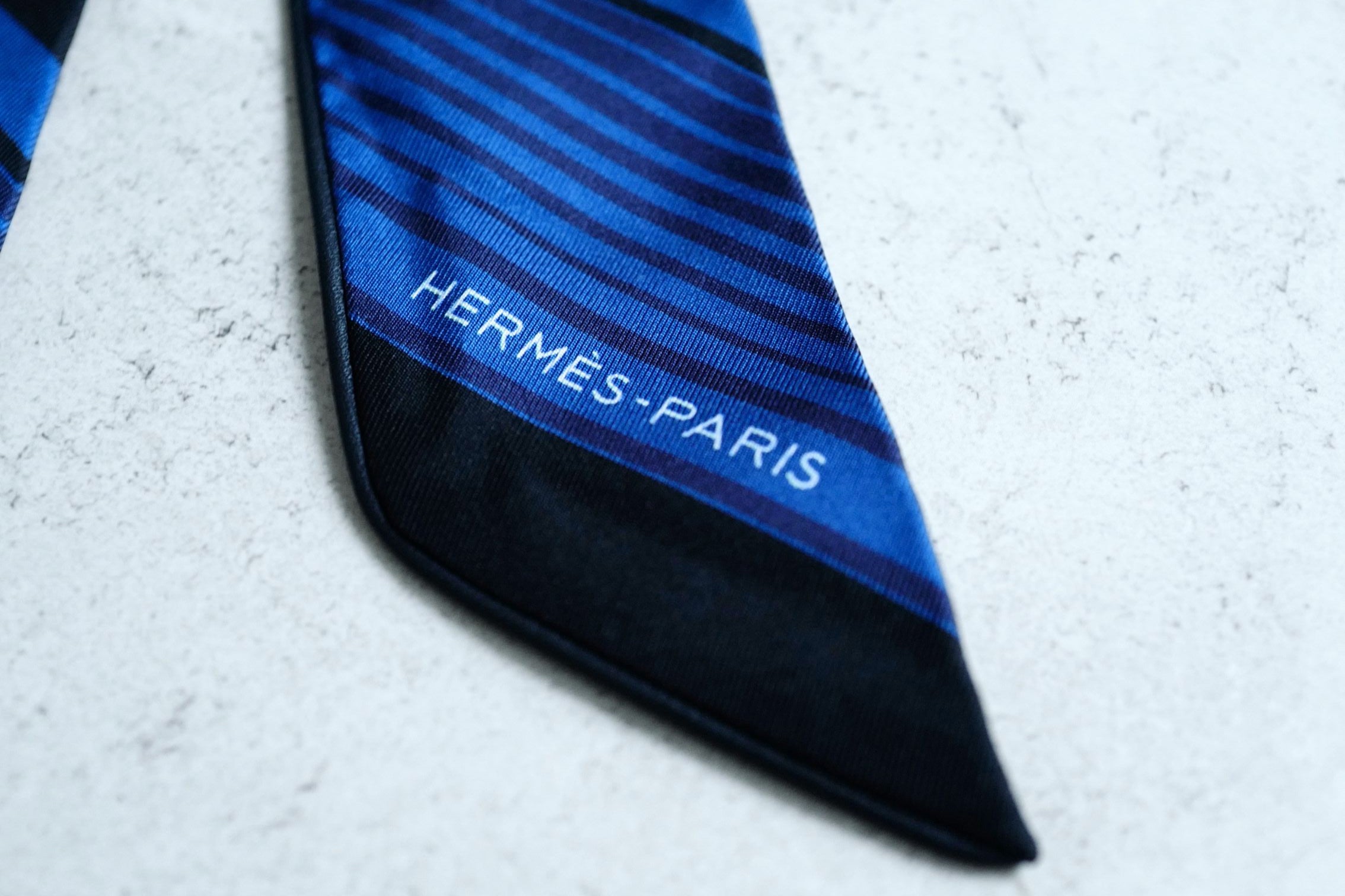 Hermès Ex-Libris Forever Twilly Noir / Marine / Blanc 100% Silk