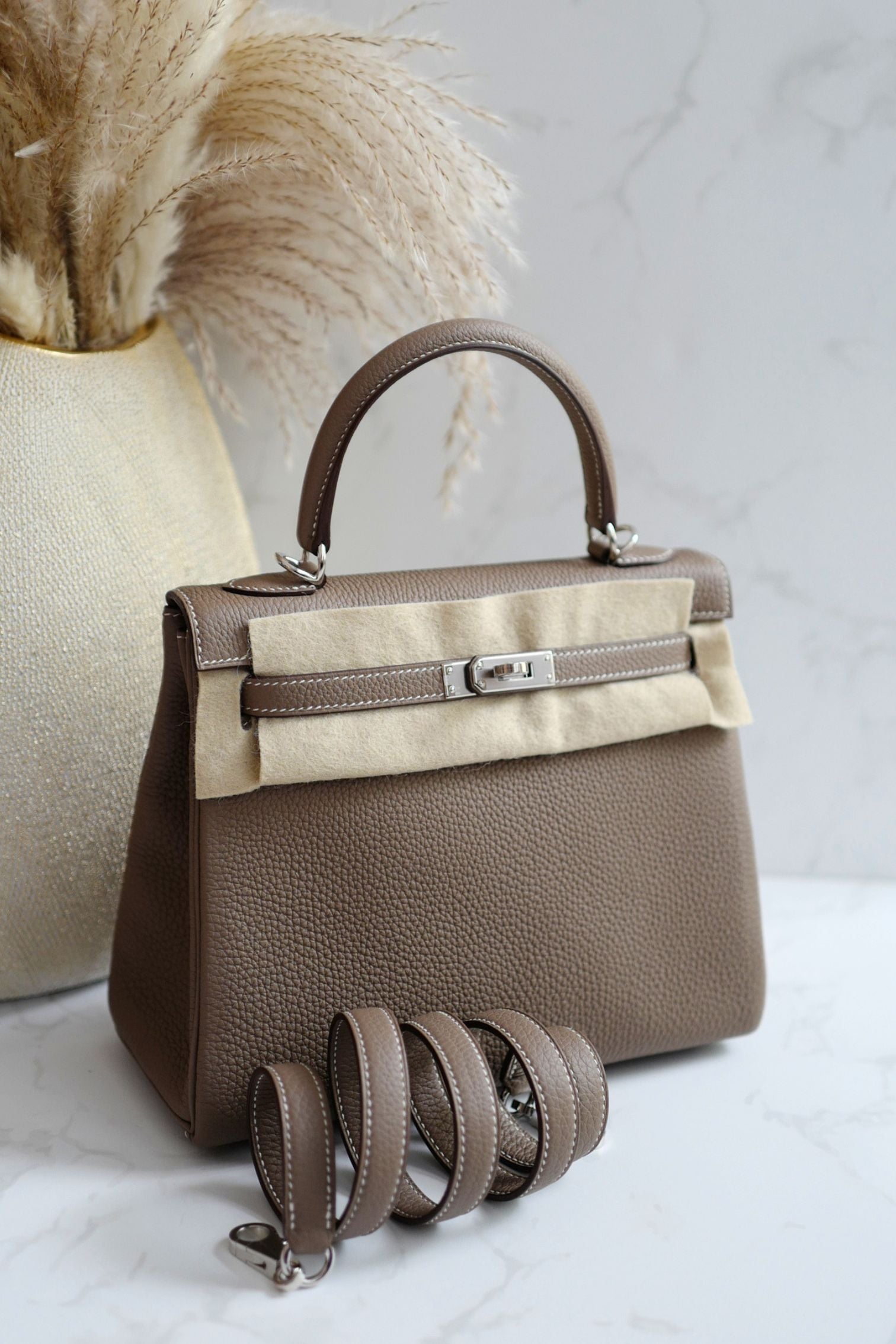 BNIB Hermes Kelly 25 Etoupe Togo Palladium Hardware G Stamp 2026